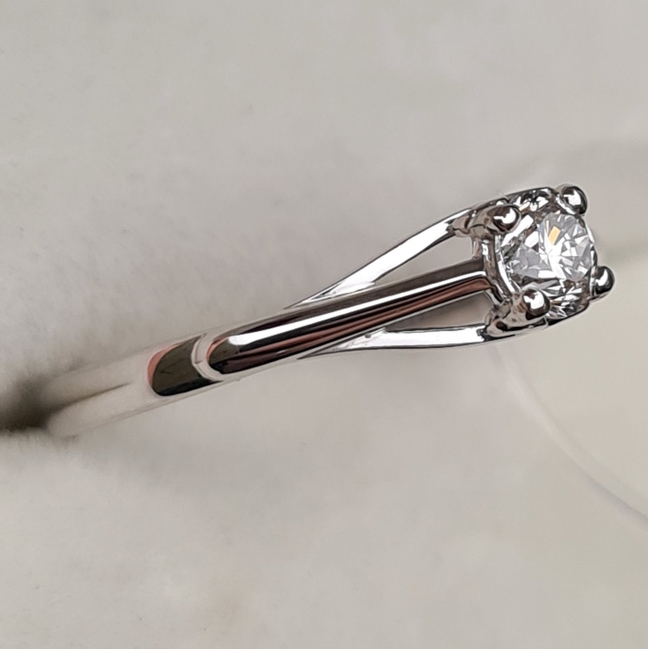 Кольцо Deimantas 98149450 15р 1,24гр 0,204ct. купить,NaN