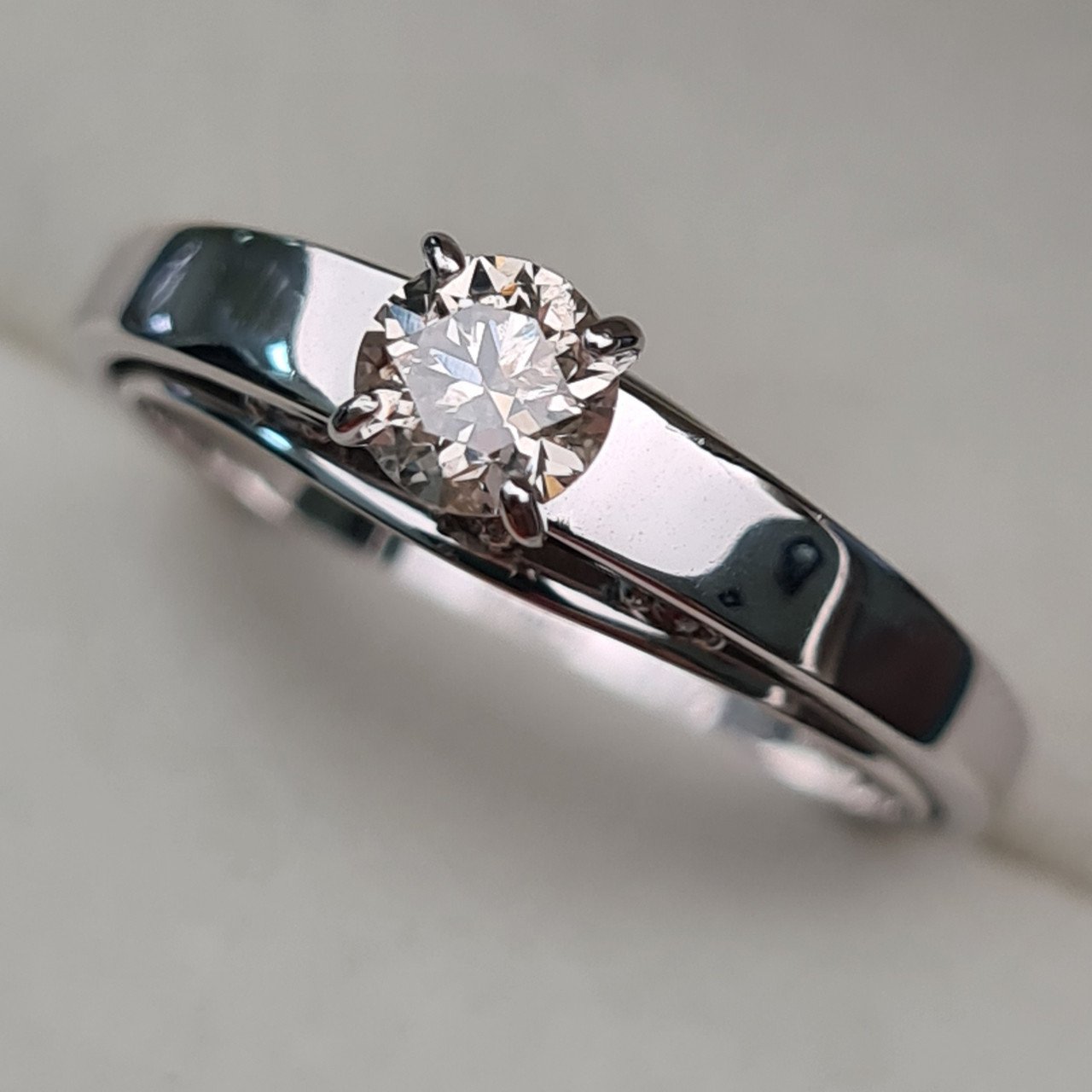 Кольцо Deimantas 93562230 17,5р 3,72гр 0,47ct. купить,NaN