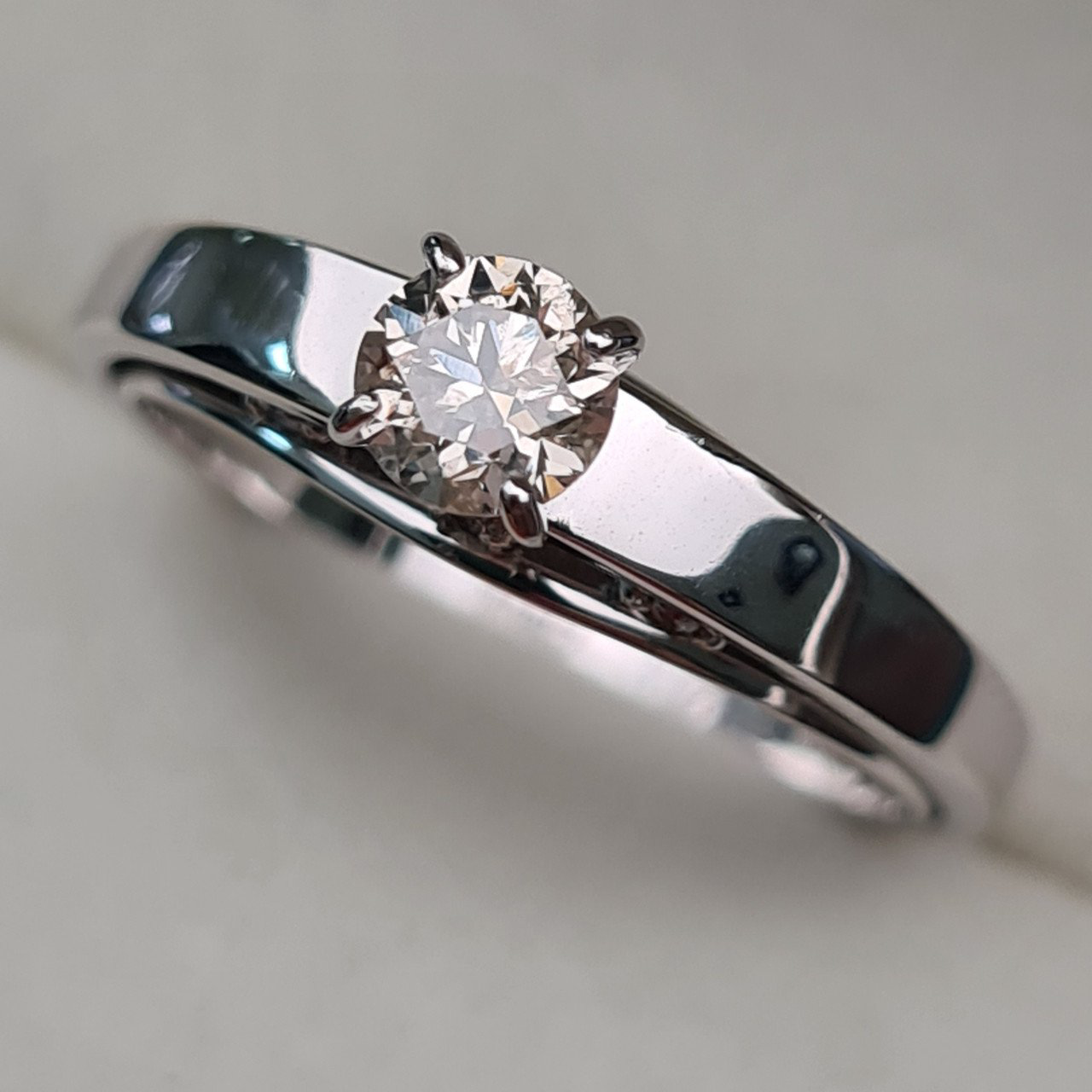 Кольцо Deimantas 93562230 17,5р 3,72гр 0,47ct. купить,NaN