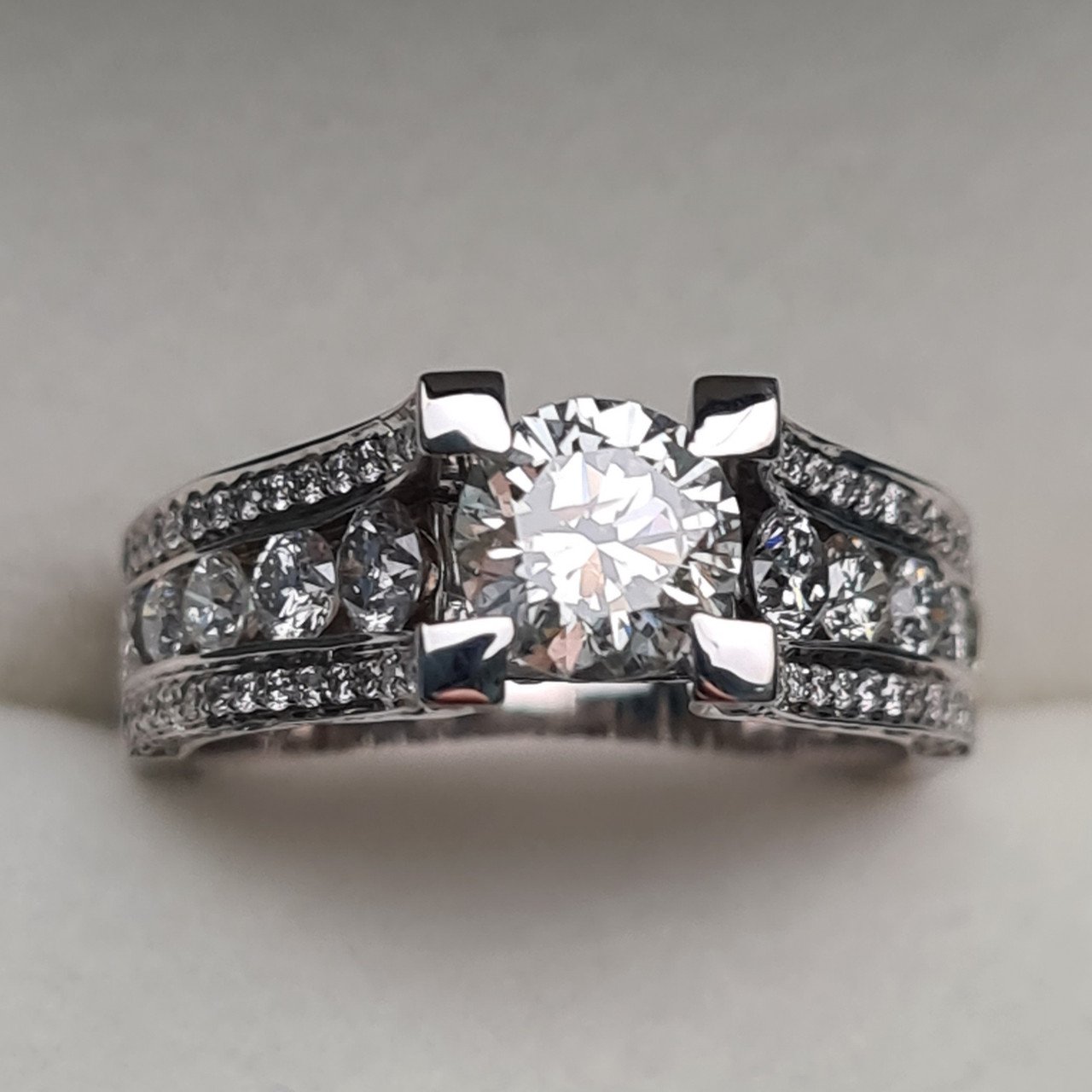 Кольцо Deimantas 95968436 17,5р 9,1гр 2,26ct. купить,NaN