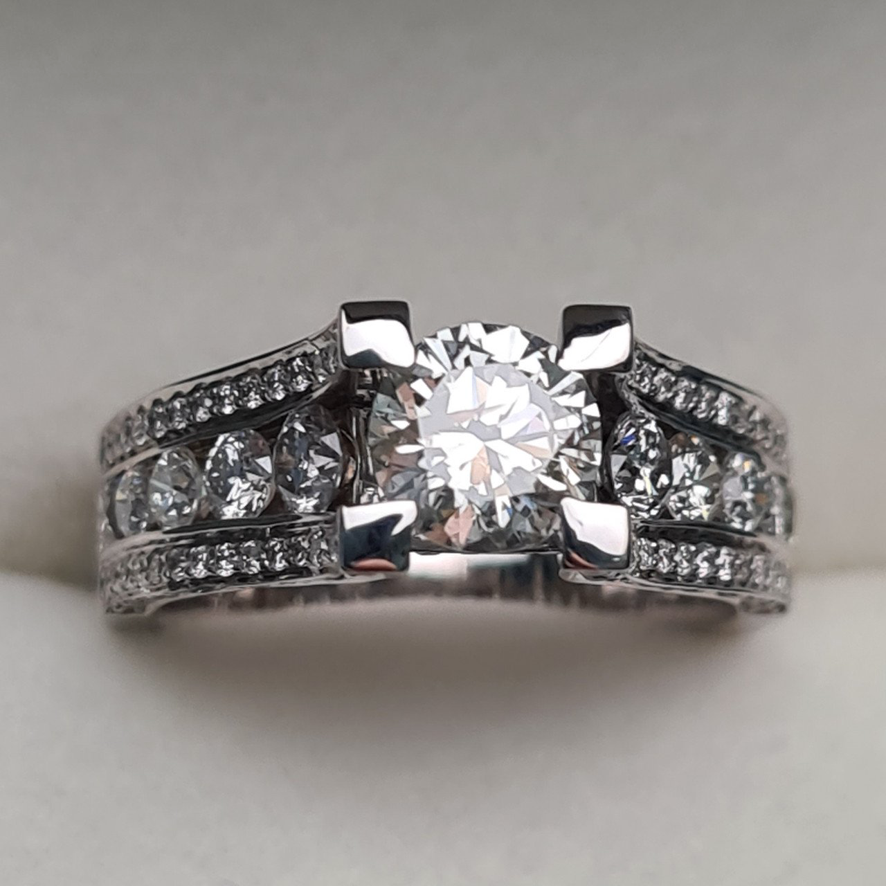 Кольцо Deimantas 95968436 17,5р 9,1гр 2,26ct. купить,NaN