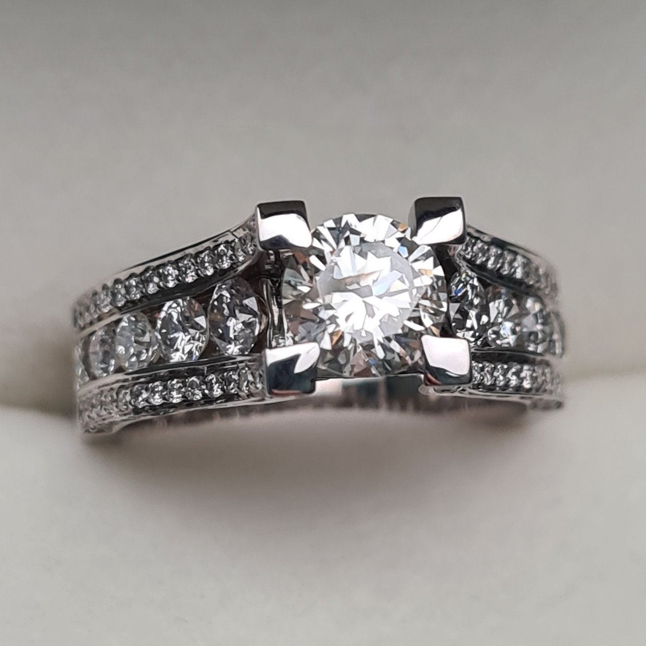 Кольцо Deimantas 95968436 17,5р 9,1гр 2,26ct. купить,NaN