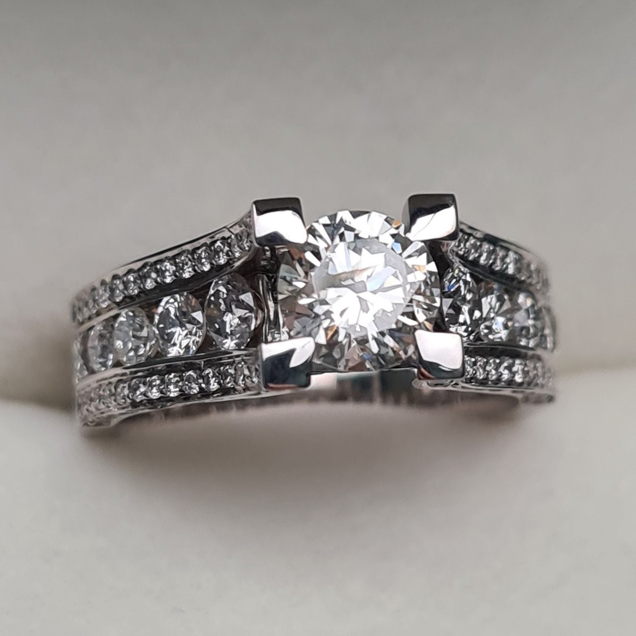 Кольцо Deimantas 95968436 17,5р 9,1гр 2,26ct. купить,NaN