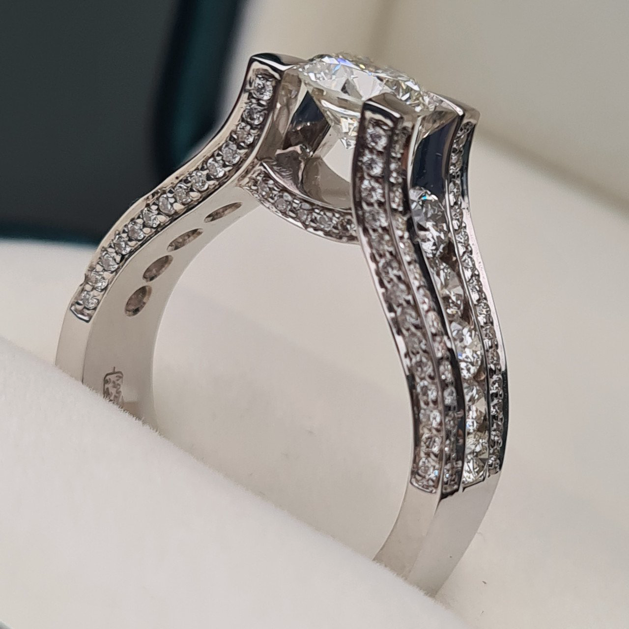 Кольцо Deimantas 95968436 17,5р 9,1гр 2,26ct. купить,NaN