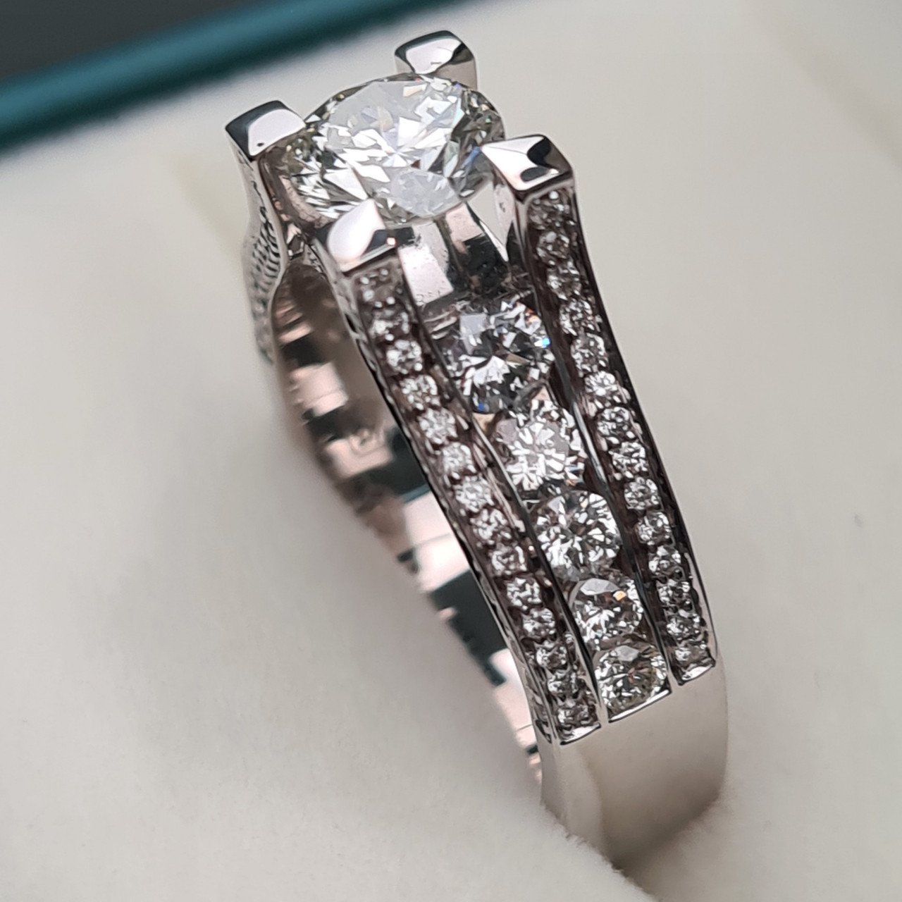 Кольцо Deimantas 95968436 17,5р 9,1гр 2,26ct. купить,NaN