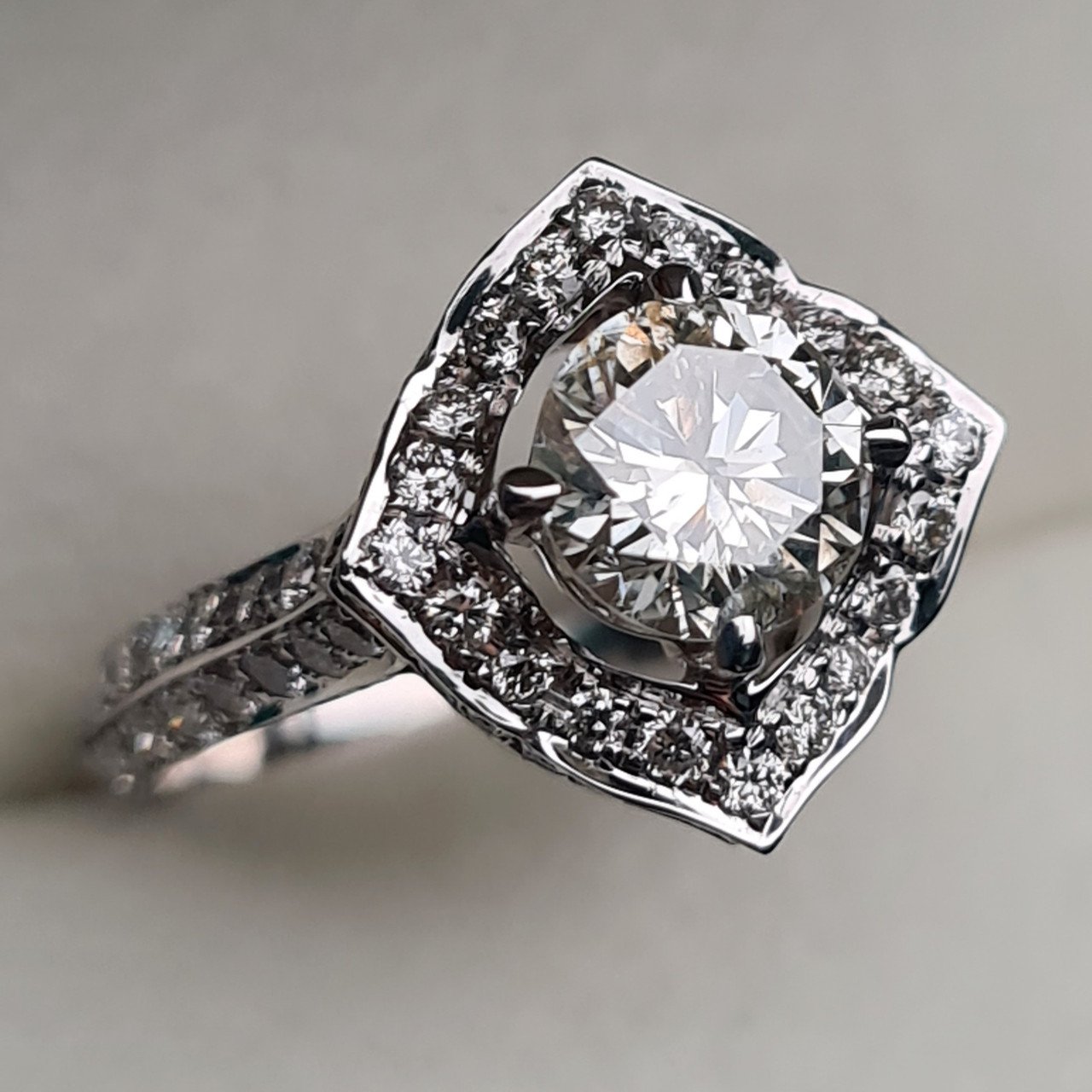 Кольцо Deimantas 95968442 16,5р 3,92гр 1,75ct. купить,NaN