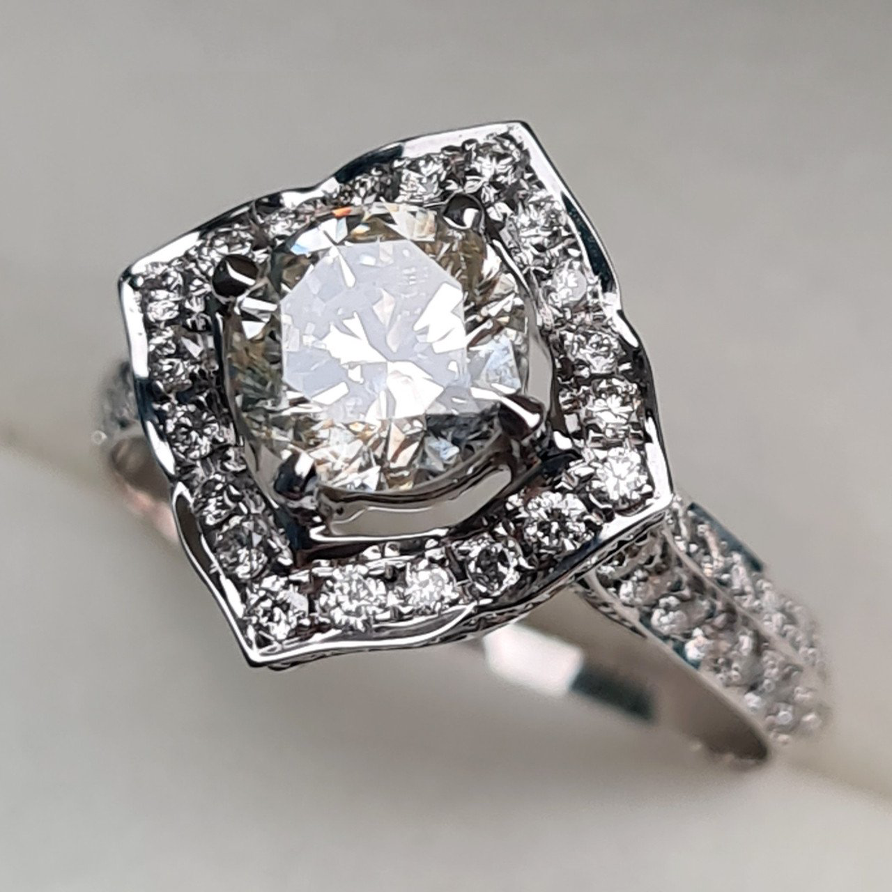 Кольцо Deimantas 95968442 16,5р 3,92гр 1,75ct. купить,NaN
