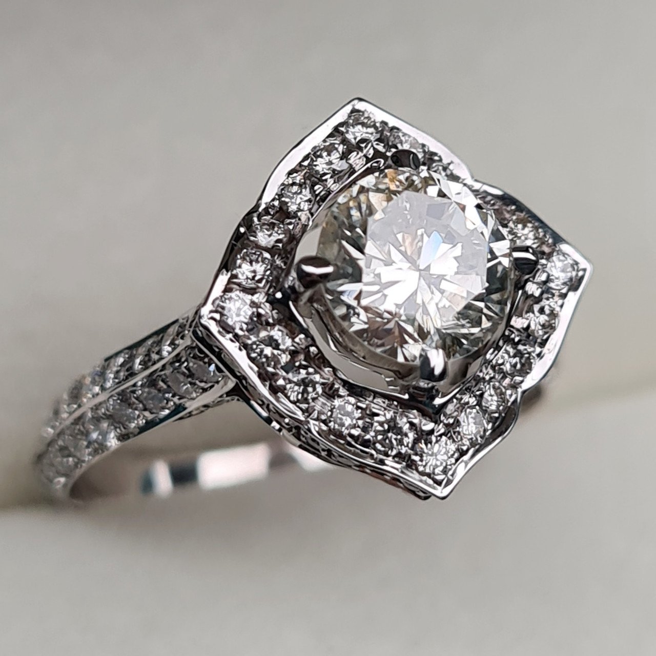 Кольцо Deimantas 95968442 16,5р 3,92гр 1,75ct. купить,NaN