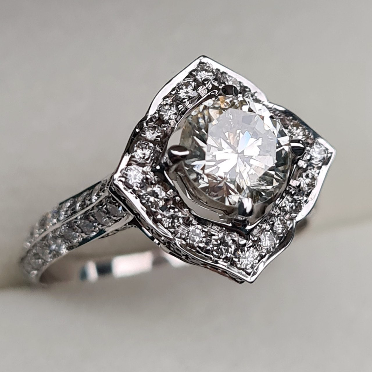 Кольцо Deimantas 95968442 16,5р 3,92гр 1,75ct. купить,NaN