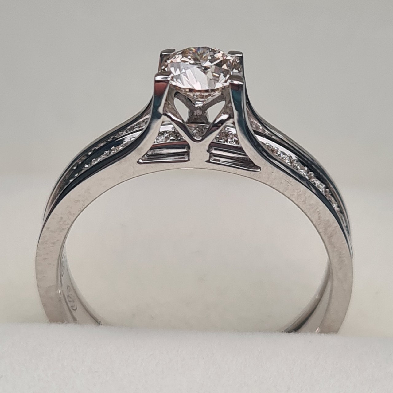 Кольцо Deimantas 95968440 17р 0,69гр 0,69ct. купить,NaN