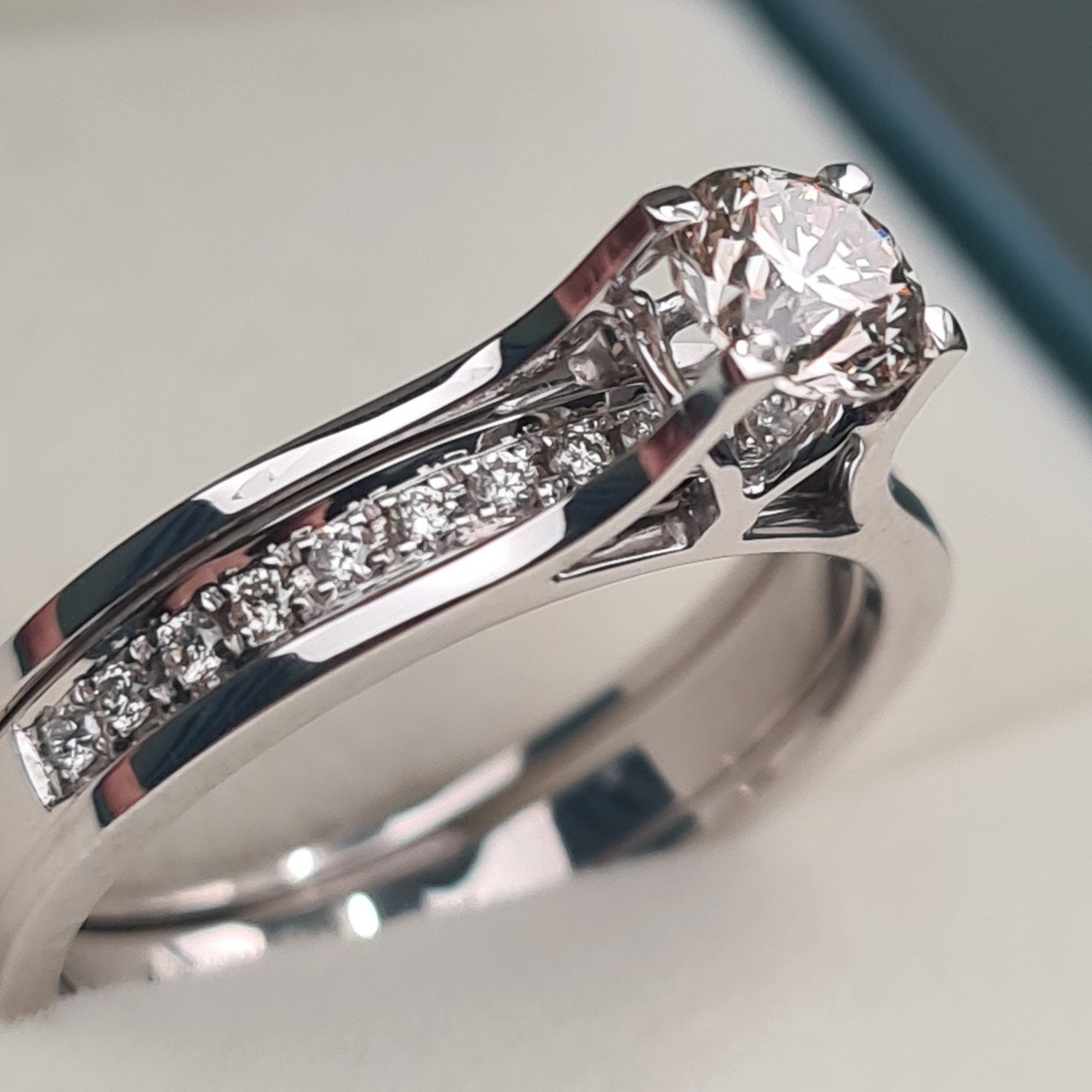 Кольцо Deimantas 95968440 17р 0,69гр 0,69ct. купить,NaN