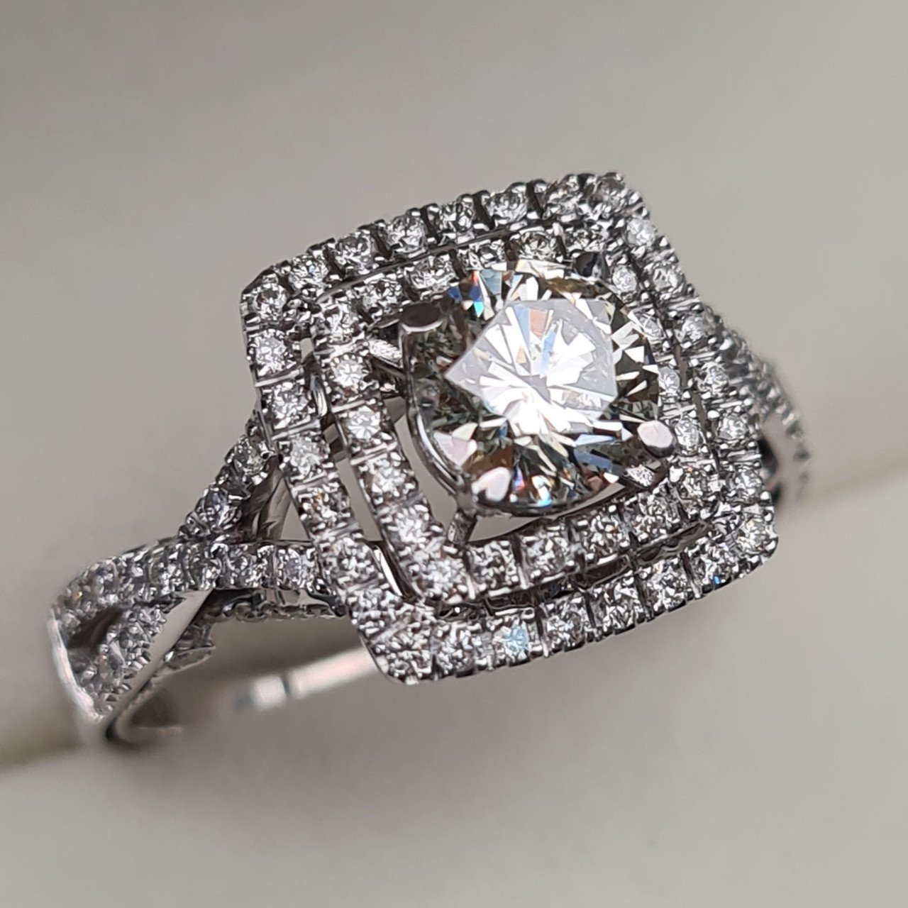 Кольцо Deimantas 95968445 18,5р 6,8гр 1,76ct. купить,NaN