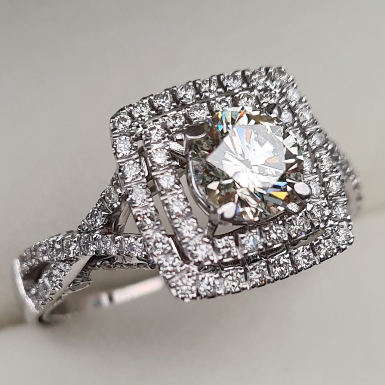 Кольцо Deimantas 95968445 18,5р 6,8гр 1,76ct. купить,NaN