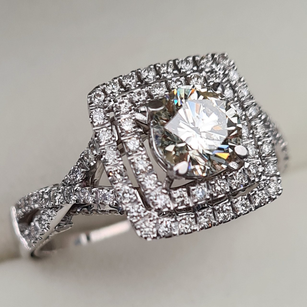 Кольцо Deimantas 95968445 18,5р 6,8гр 1,76ct. купить,NaN