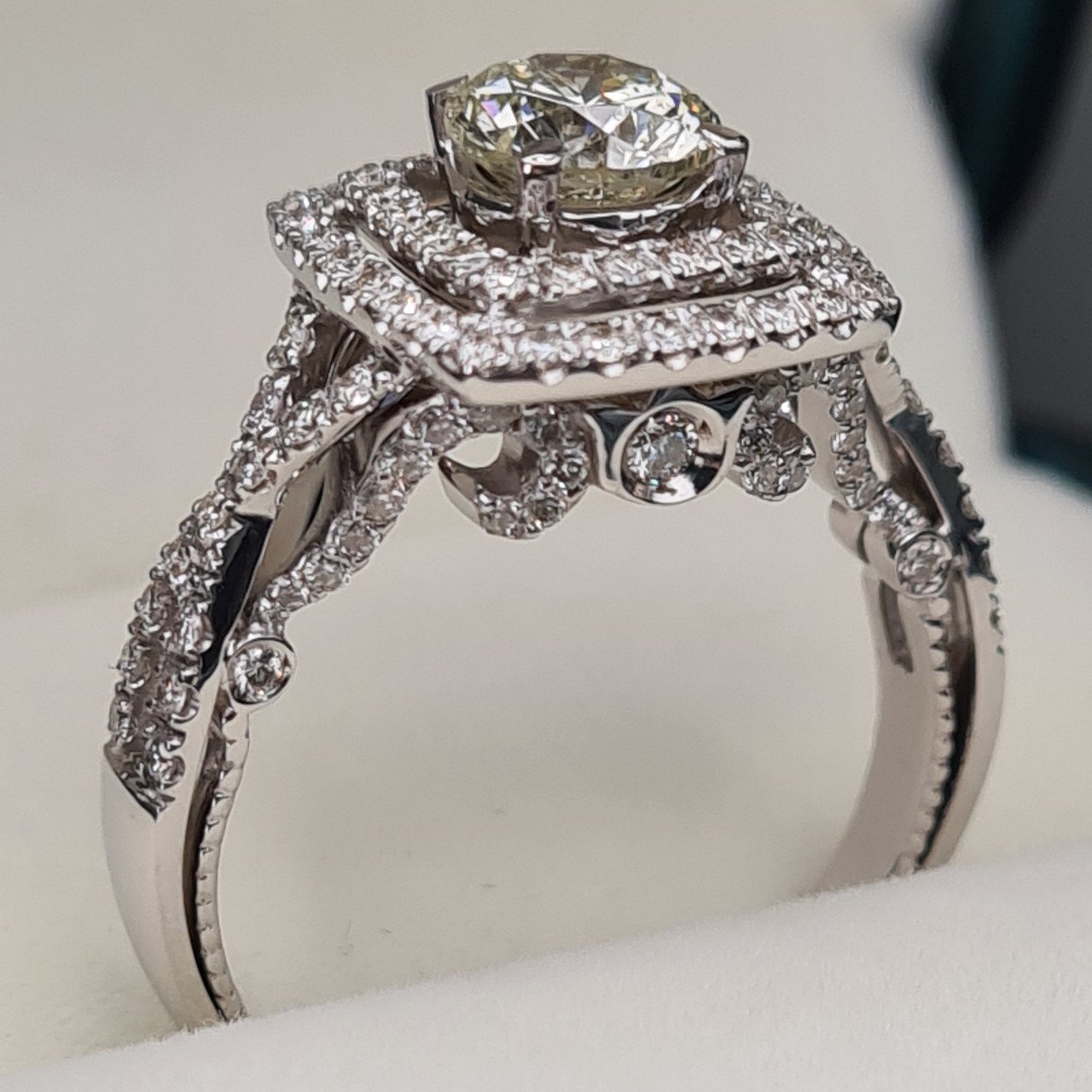Кольцо Deimantas 95968445 18,5р 6,8гр 1,76ct. купить,NaN