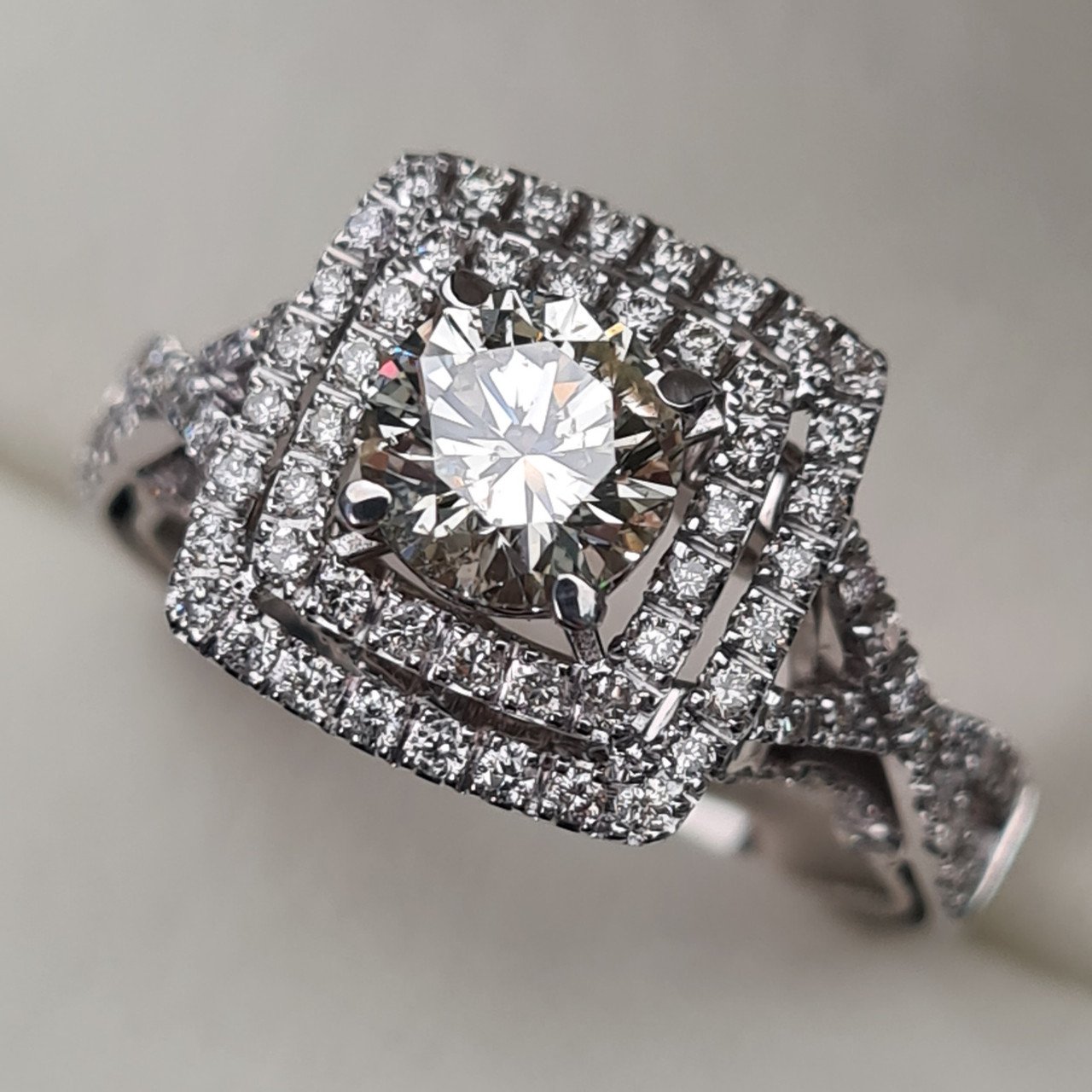 Кольцо Deimantas 95968445 18,5р 6,8гр 1,76ct. купить,NaN