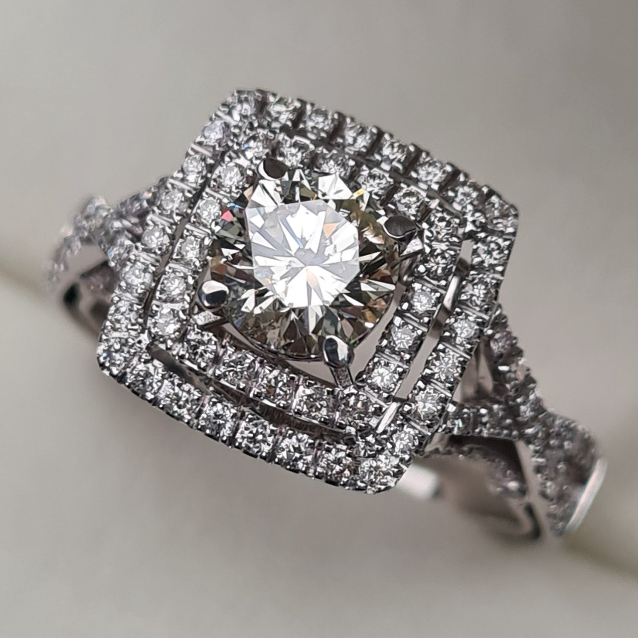 Кольцо Deimantas 95968445 18,5р 6,8гр 1,76ct. купить,NaN