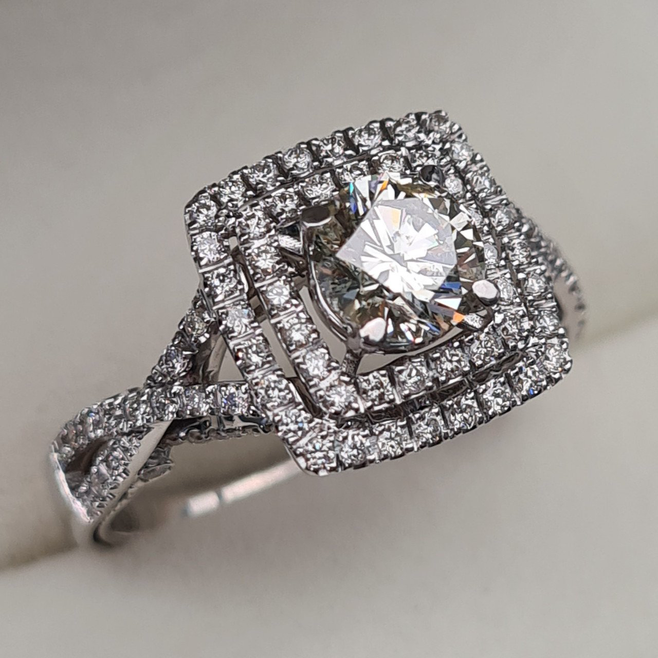 Кольцо Deimantas 95968445 18,5р 6,8гр 1,76ct. купить,NaN