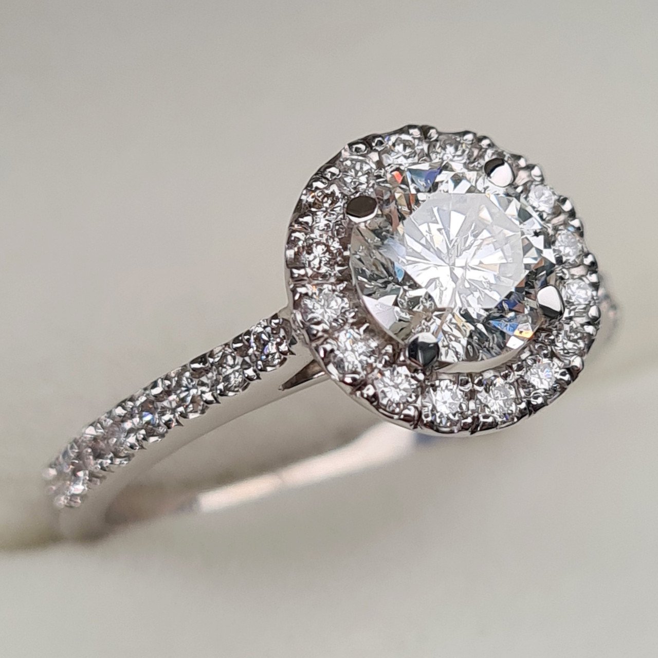 Кольцо Deimantas 95968447 17,5р 3,8гр 1,42ct. купить,NaN