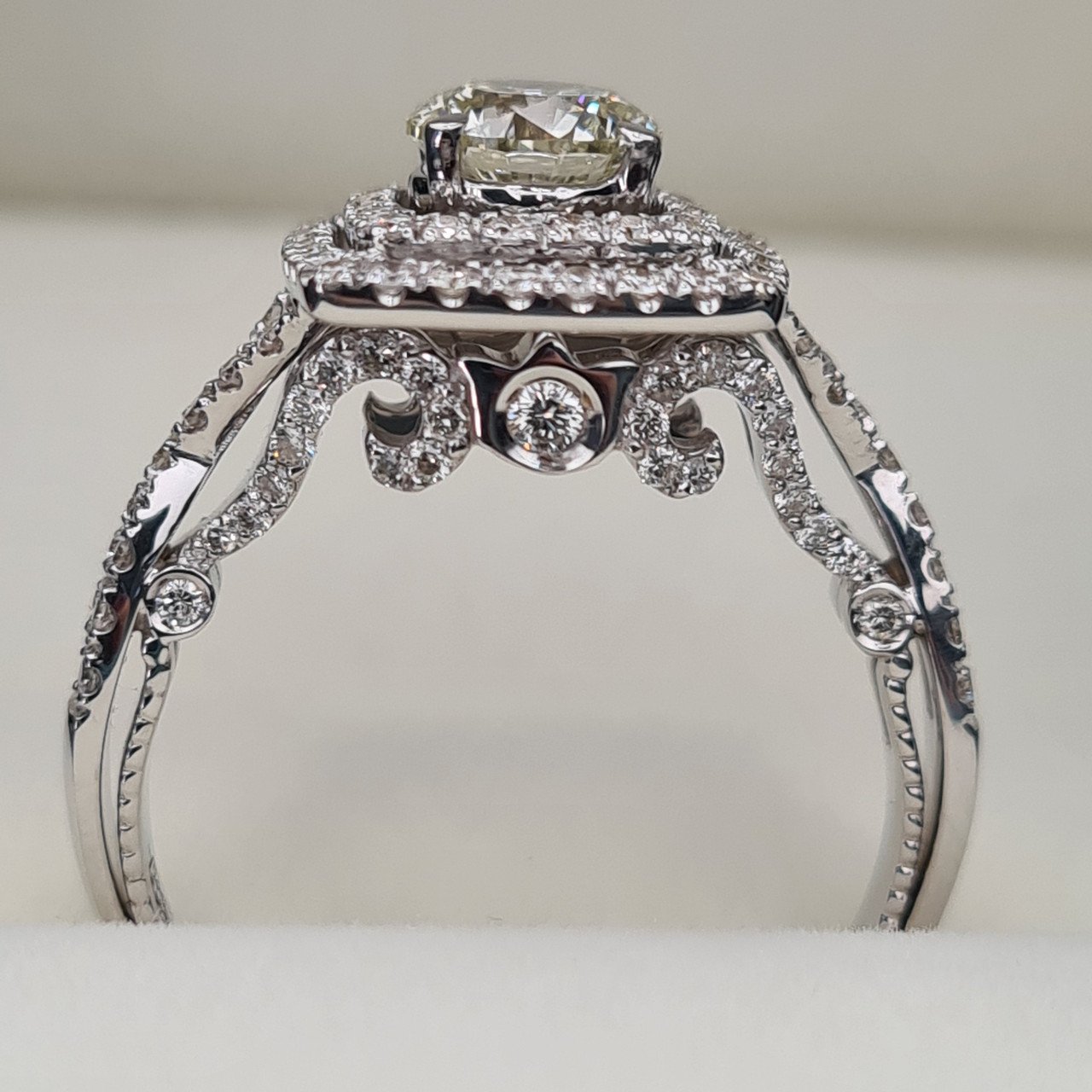 Кольцо Deimantas 95968445 18,5р 6,8гр 1,76ct. купить,NaN