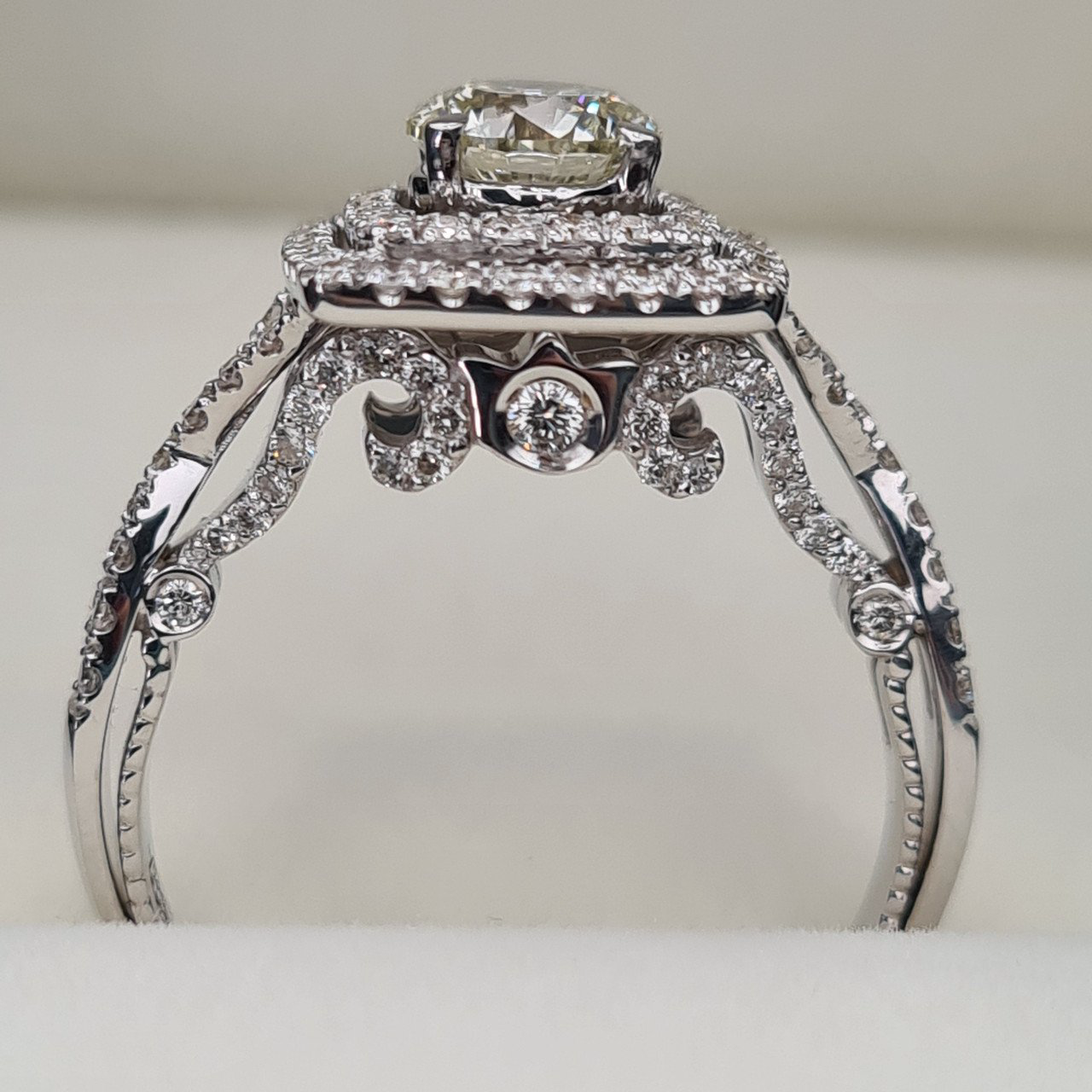 Кольцо Deimantas 95968445 18,5р 6,8гр 1,76ct. купить,NaN