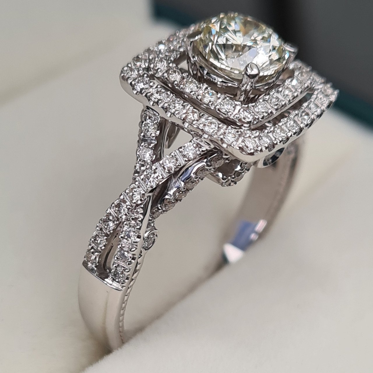 Кольцо Deimantas 95968445 18,5р 6,8гр 1,76ct. купить,NaN