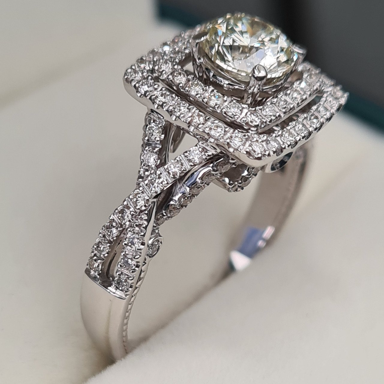 Кольцо Deimantas 95968445 18,5р 6,8гр 1,76ct. купить,NaN