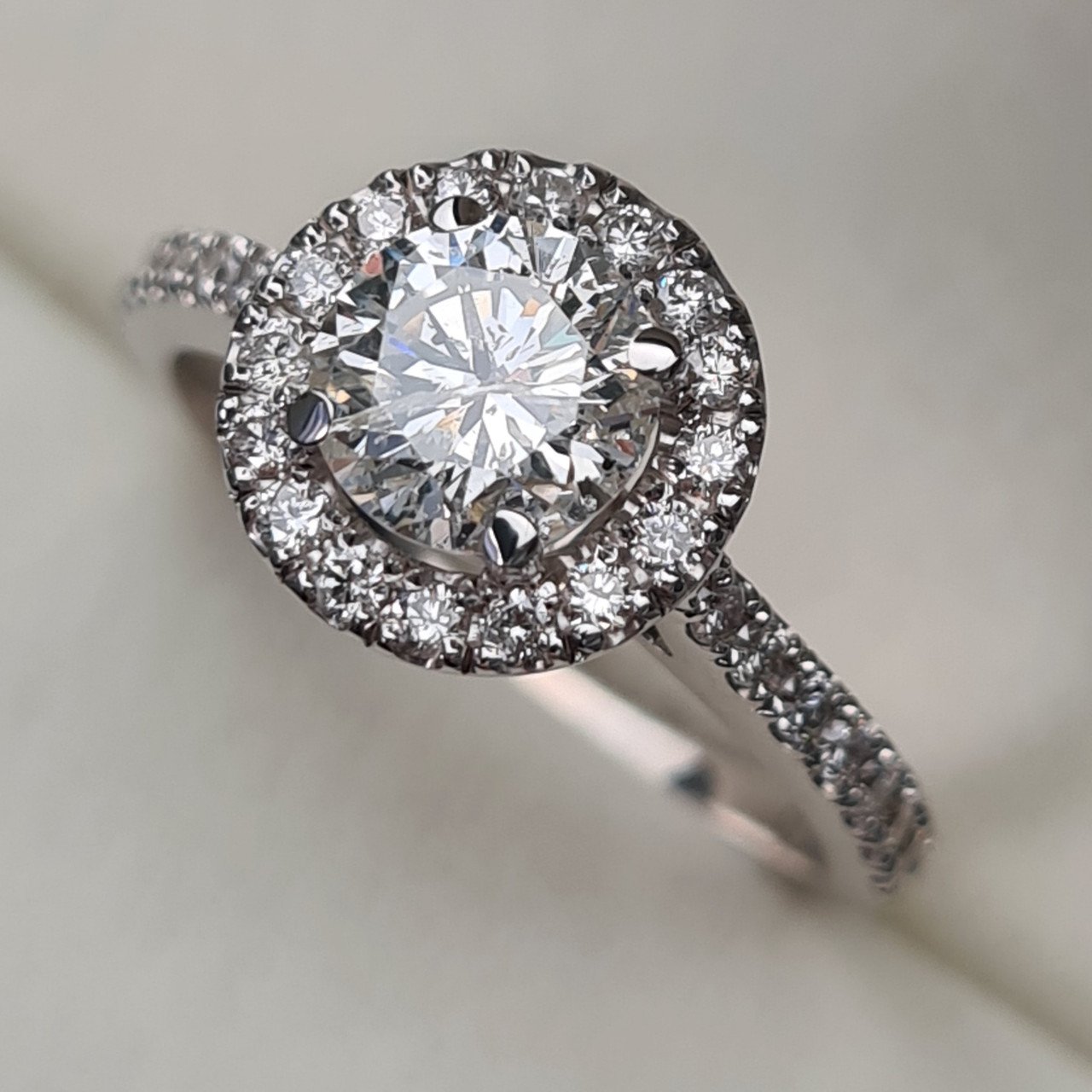 Кольцо Deimantas 95968447 17,5р 3,8гр 1,42ct. купить,NaN
