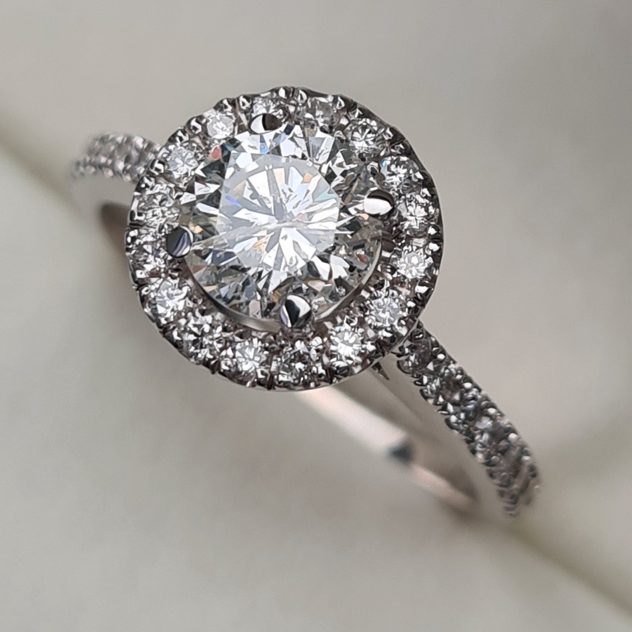Кольцо Deimantas 95968447 17,5р 3,8гр 1,42ct. купить,NaN