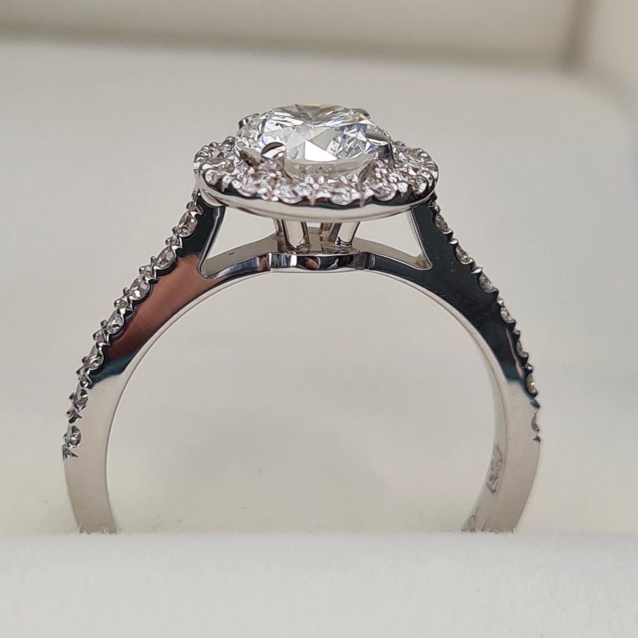 Кольцо Deimantas 95968447 17,5р 3,8гр 1,42ct. купить,NaN