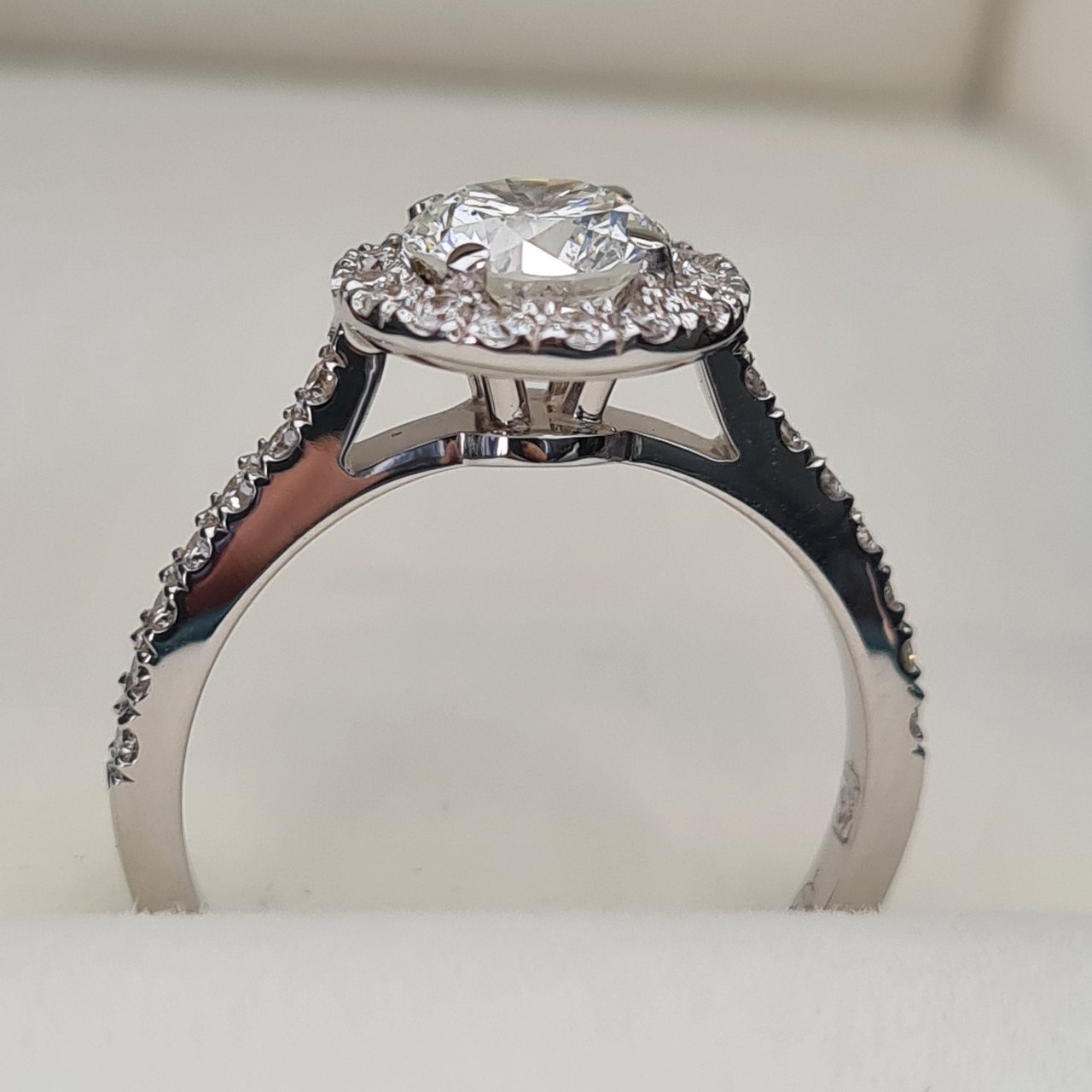Кольцо Deimantas 95968447 17,5р 3,8гр 1,42ct. купить,NaN