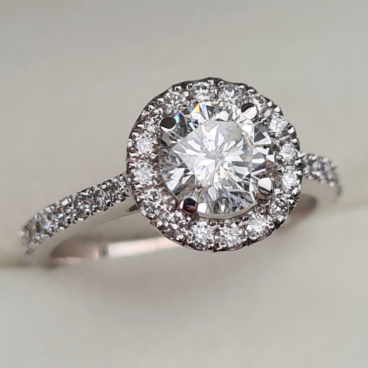 Кольцо Deimantas 95968447 17,5р 3,8гр 1,42ct. купить,NaN