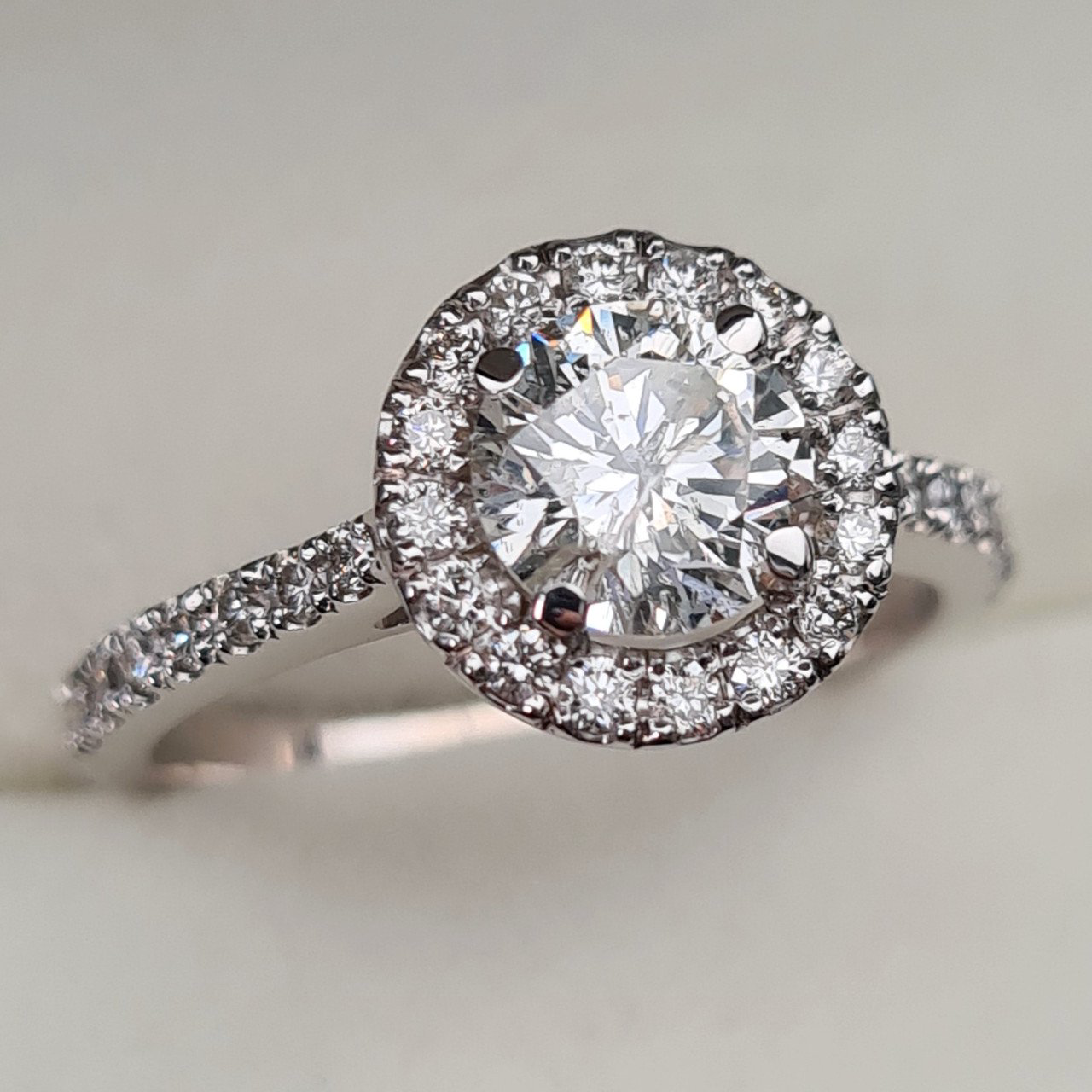 Кольцо Deimantas 95968447 17,5р 3,8гр 1,42ct. купить,NaN