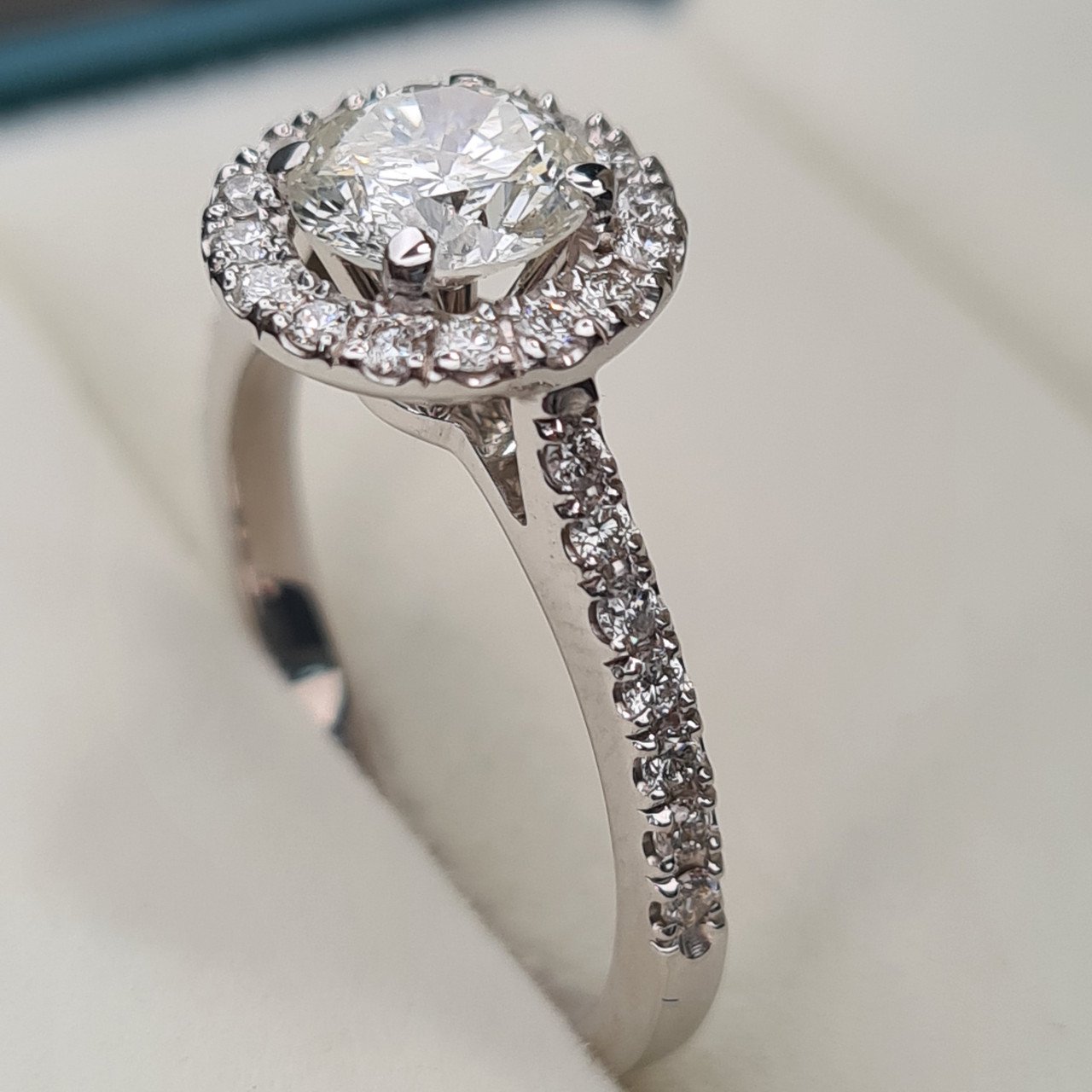 Кольцо Deimantas 95968447 17,5р 3,8гр 1,42ct. купить,NaN