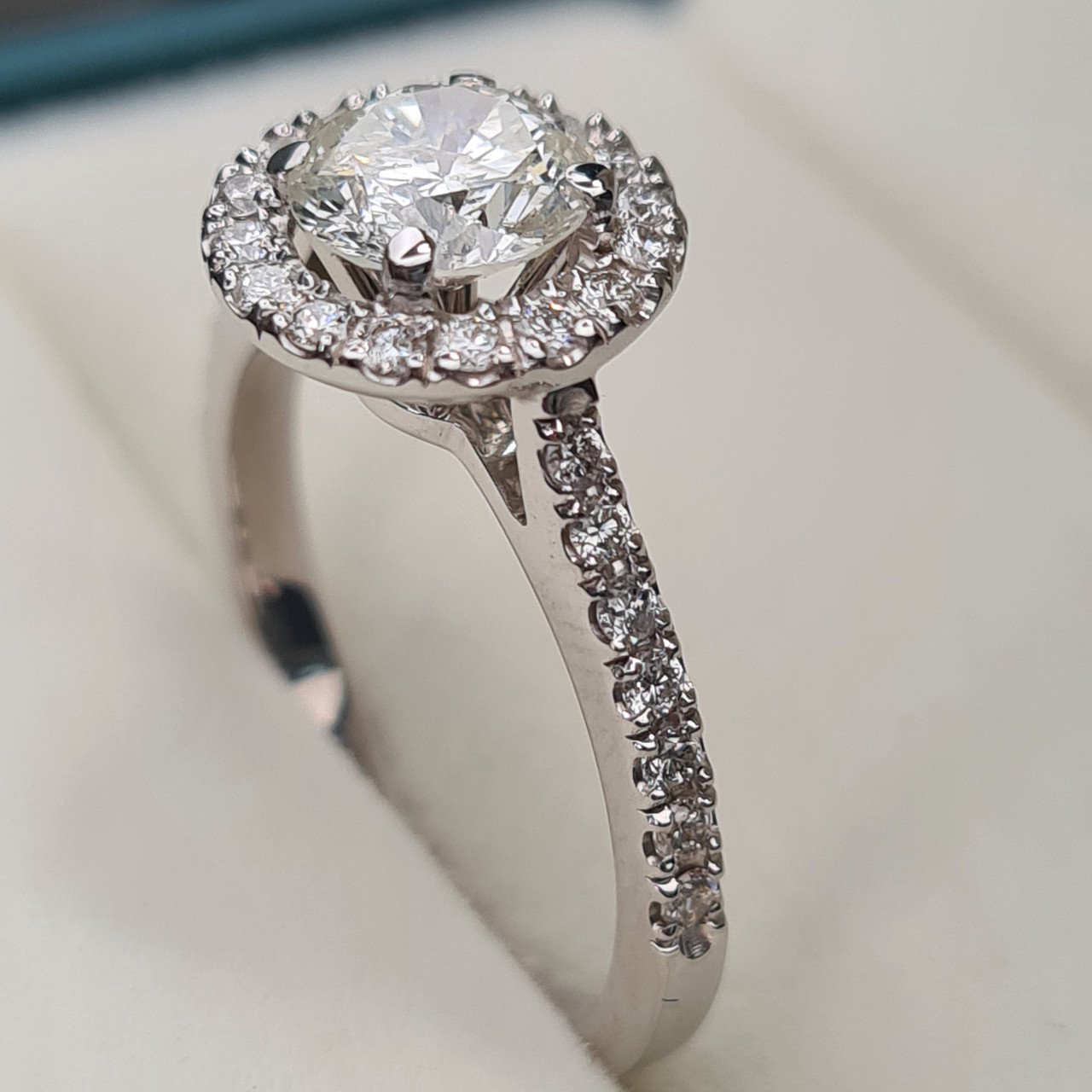 Кольцо Deimantas 95968447 17,5р 3,8гр 1,42ct. купить,NaN