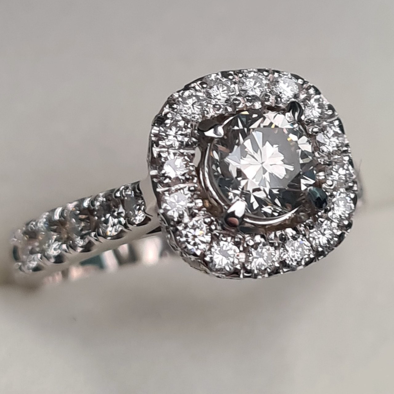 Кольцо Deimantas 95968450 17,5р 4,68гр 1,96ct. купить,NaN