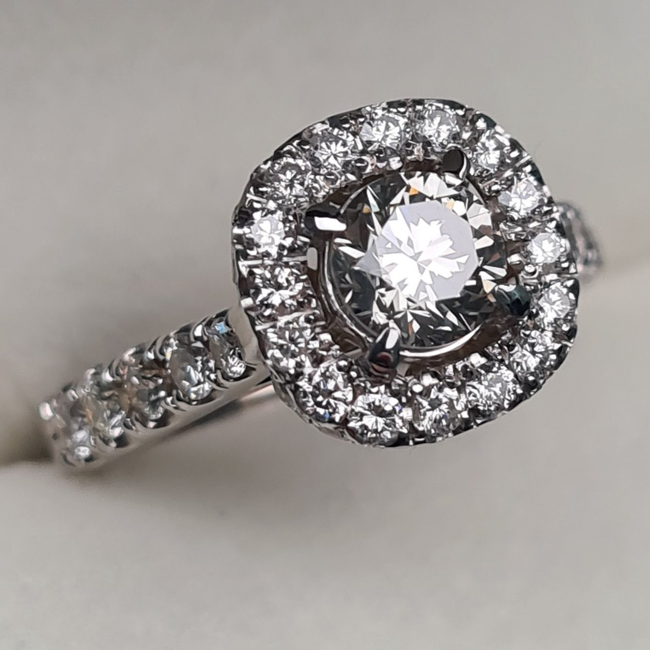Кольцо Deimantas 95968450 17,5р 4,68гр 1,96ct. купить,NaN