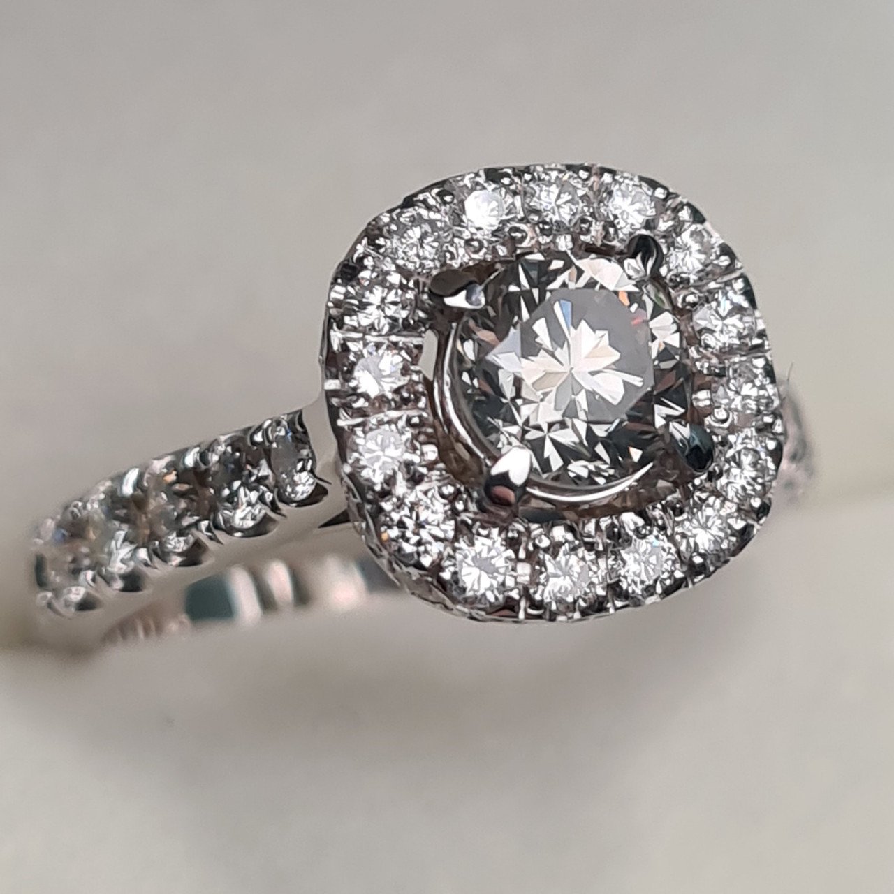 Кольцо Deimantas 95968450 17,5р 4,68гр 1,96ct. купить,NaN