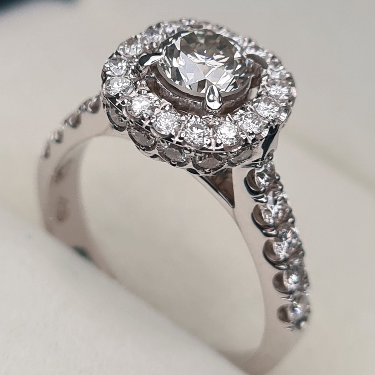 Кольцо Deimantas 95968450 17,5р 4,68гр 1,96ct. купить,NaN