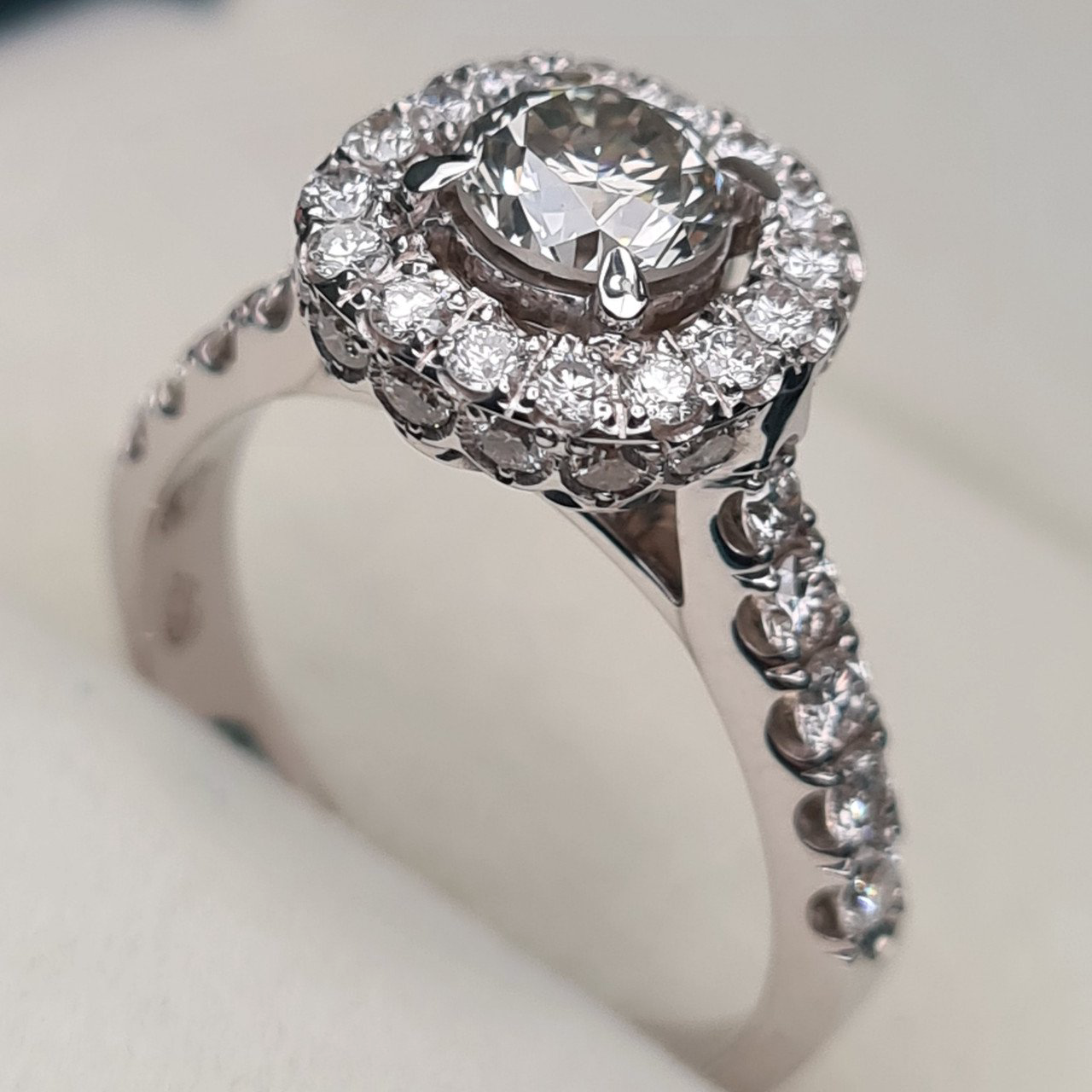 Кольцо Deimantas 95968450 17,5р 4,68гр 1,96ct. купить,NaN