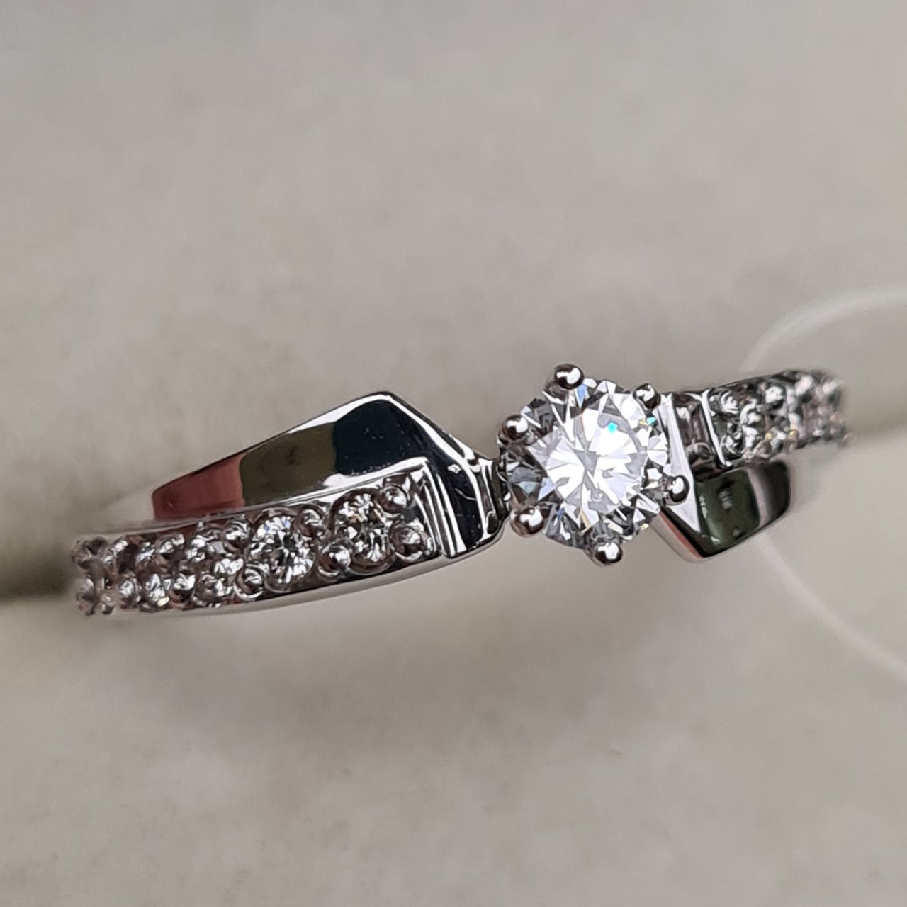 Кольцо Deimantas 98167374 16р 2,61гр 0,34ct. купить,NaN