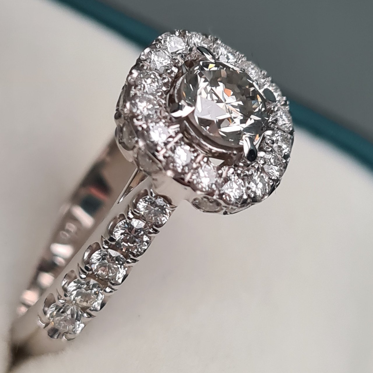 Кольцо Deimantas 95968450 17,5р 4,68гр 1,96ct. купить,NaN