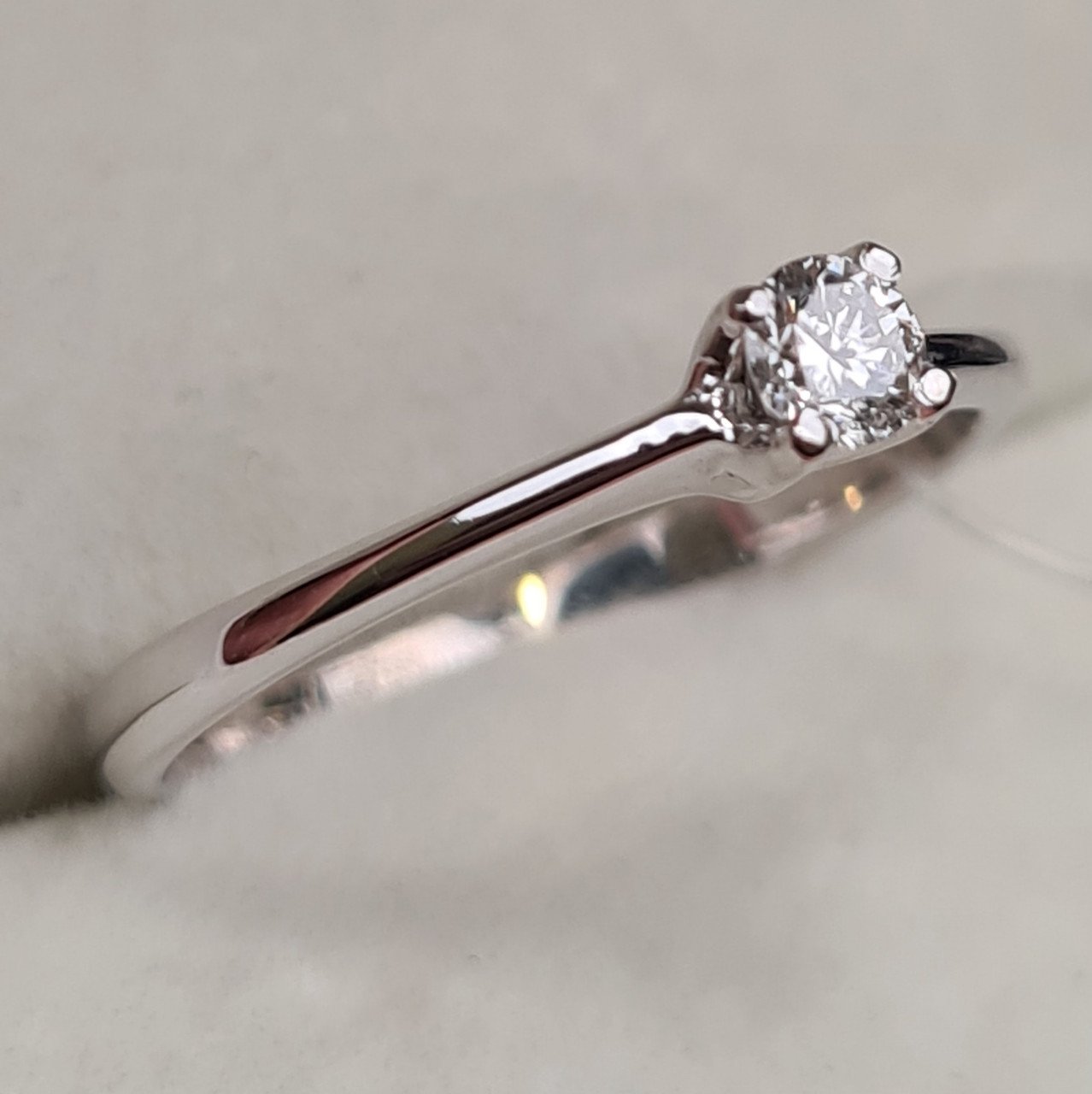 Кольцо Deimantas 98167364 17,5р 1гр 0,17ct. купить,NaN