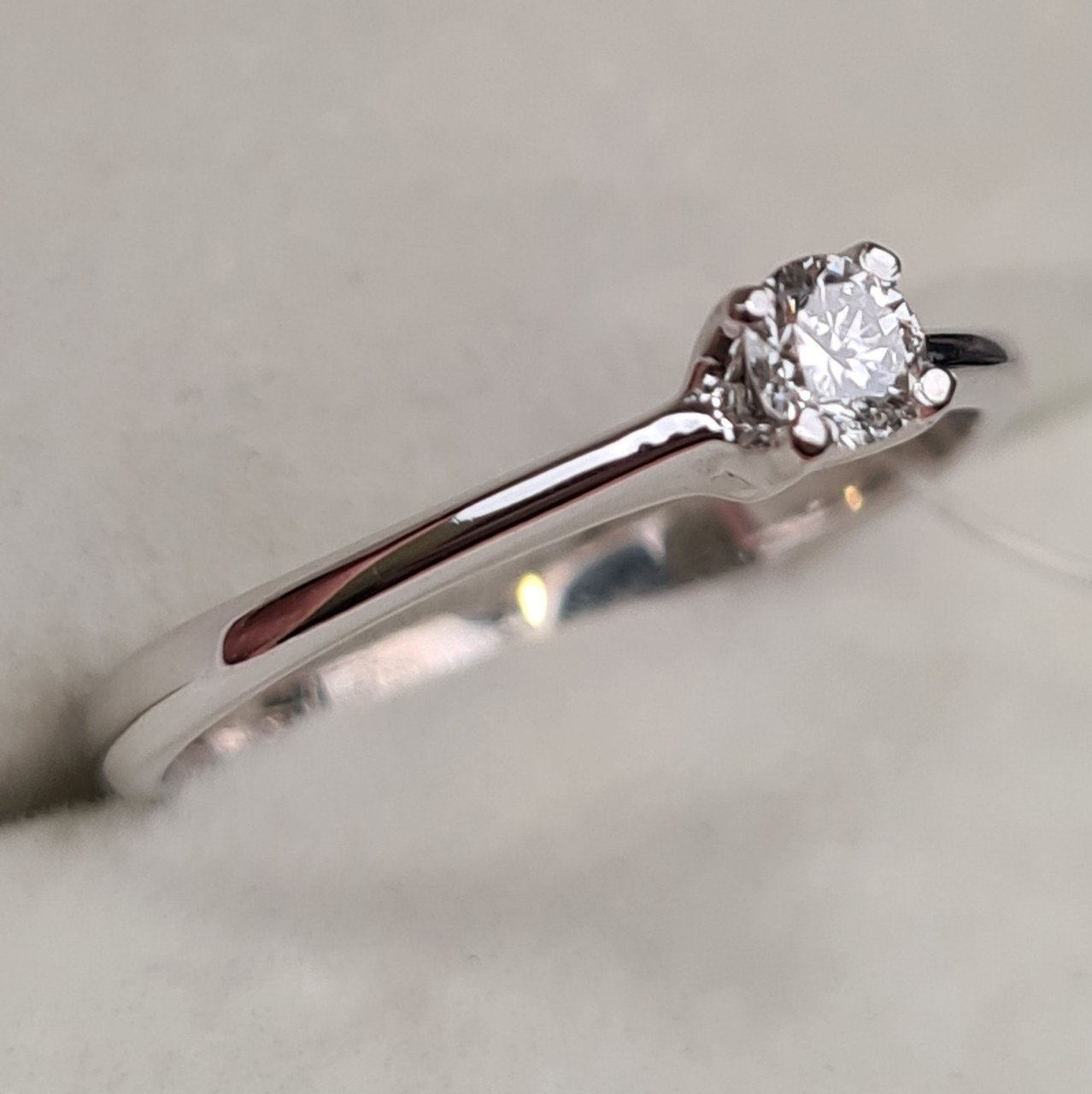 Кольцо Deimantas 98167364 17,5р 1гр 0,17ct. купить,NaN