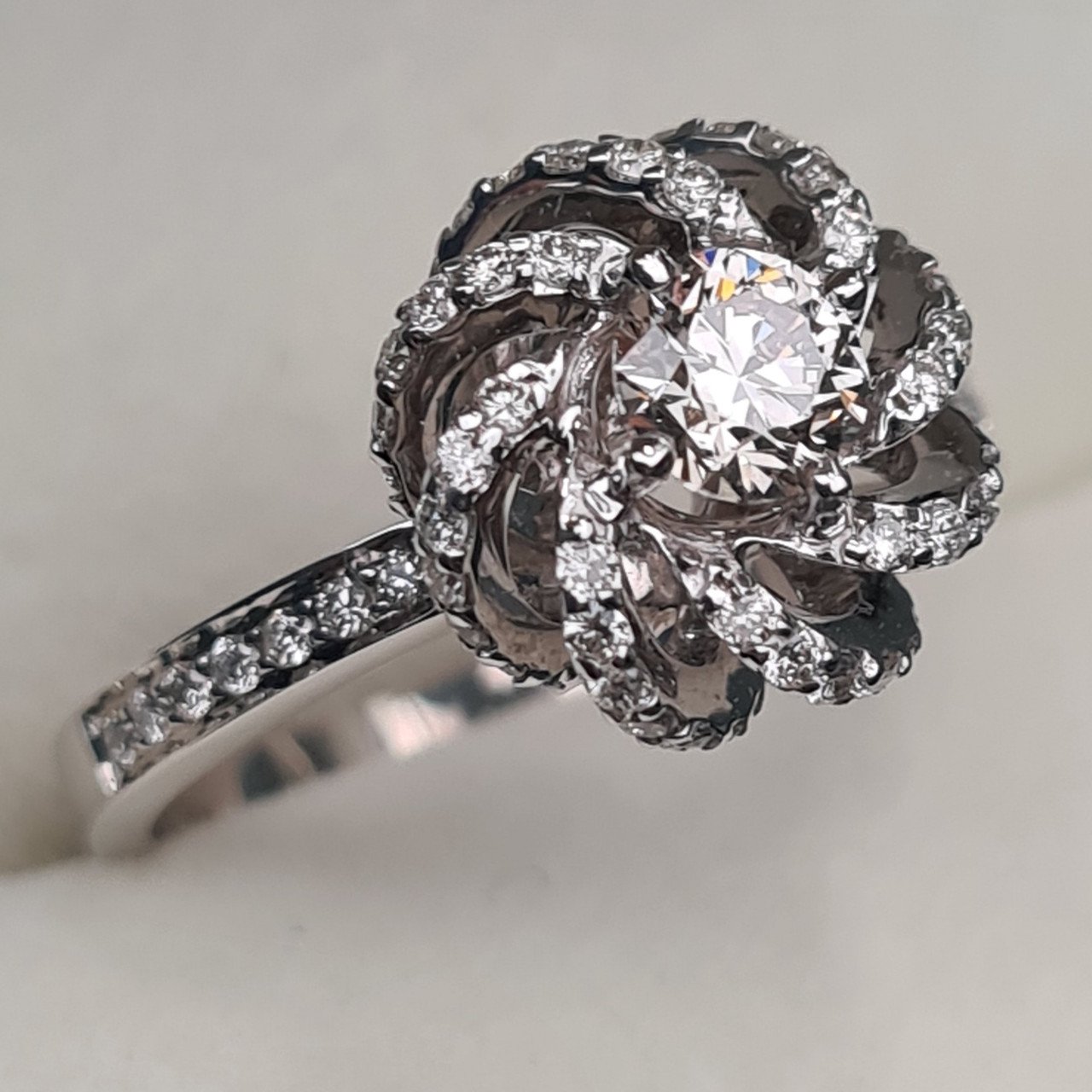 Кольцо Deimantas 95968460 17р 3,55гр 0,80ct. купить,NaN