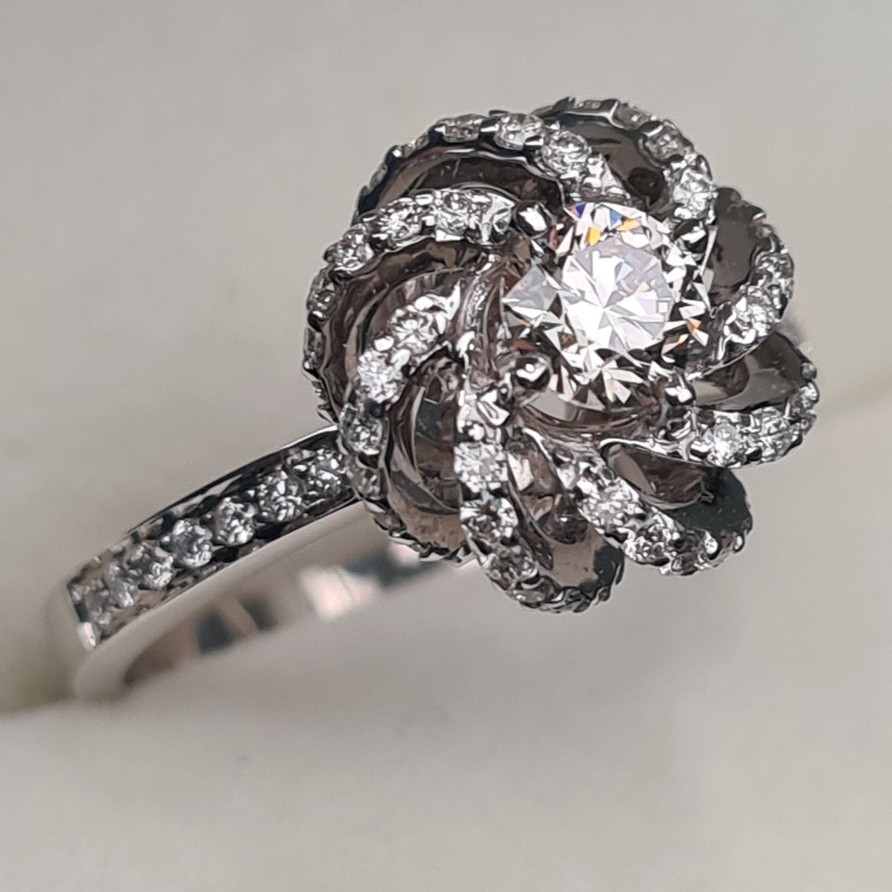 Кольцо Deimantas 95968460 17р 3,55гр 0,80ct. купить,NaN