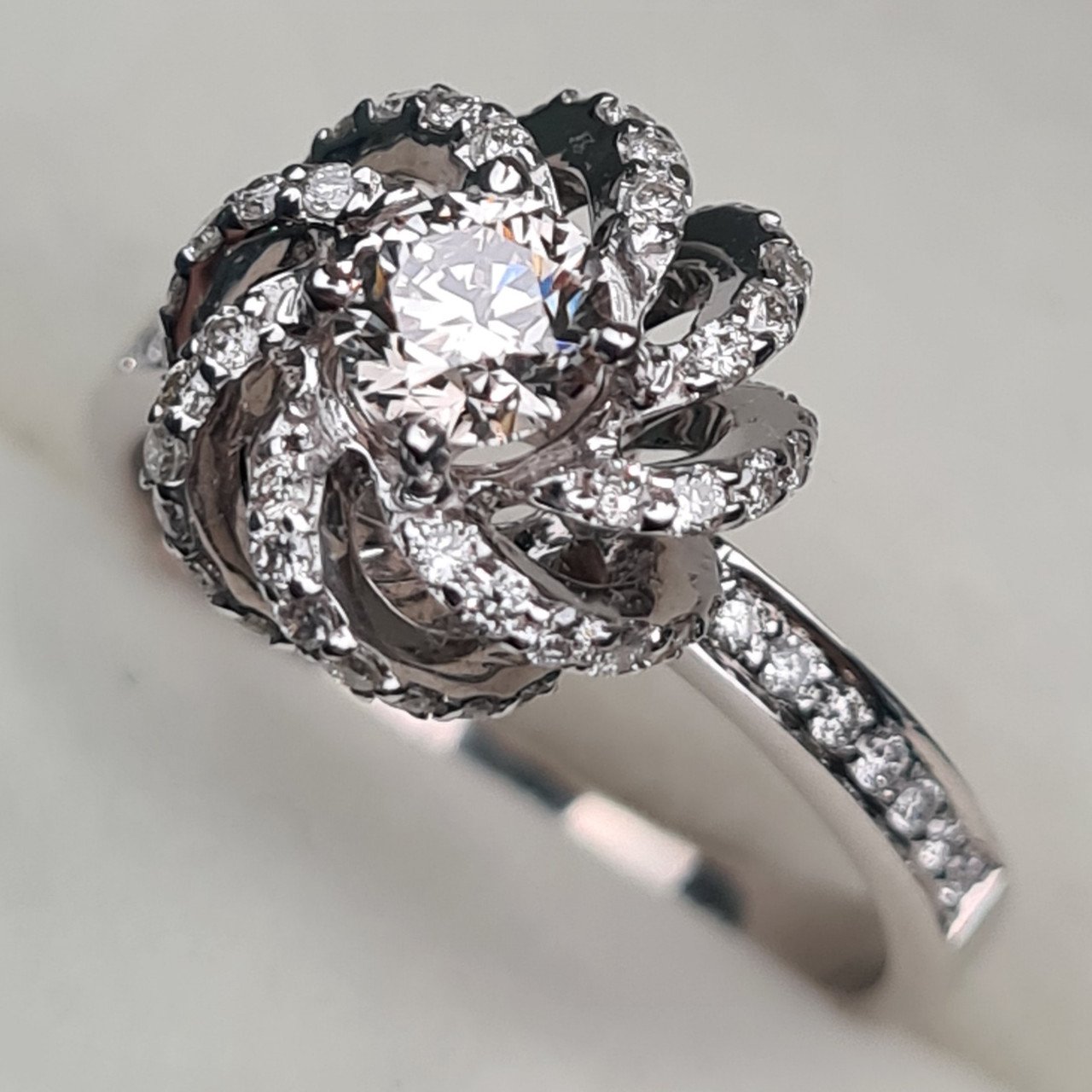 Кольцо Deimantas 95968460 17р 3,55гр 0,80ct. купить,NaN
