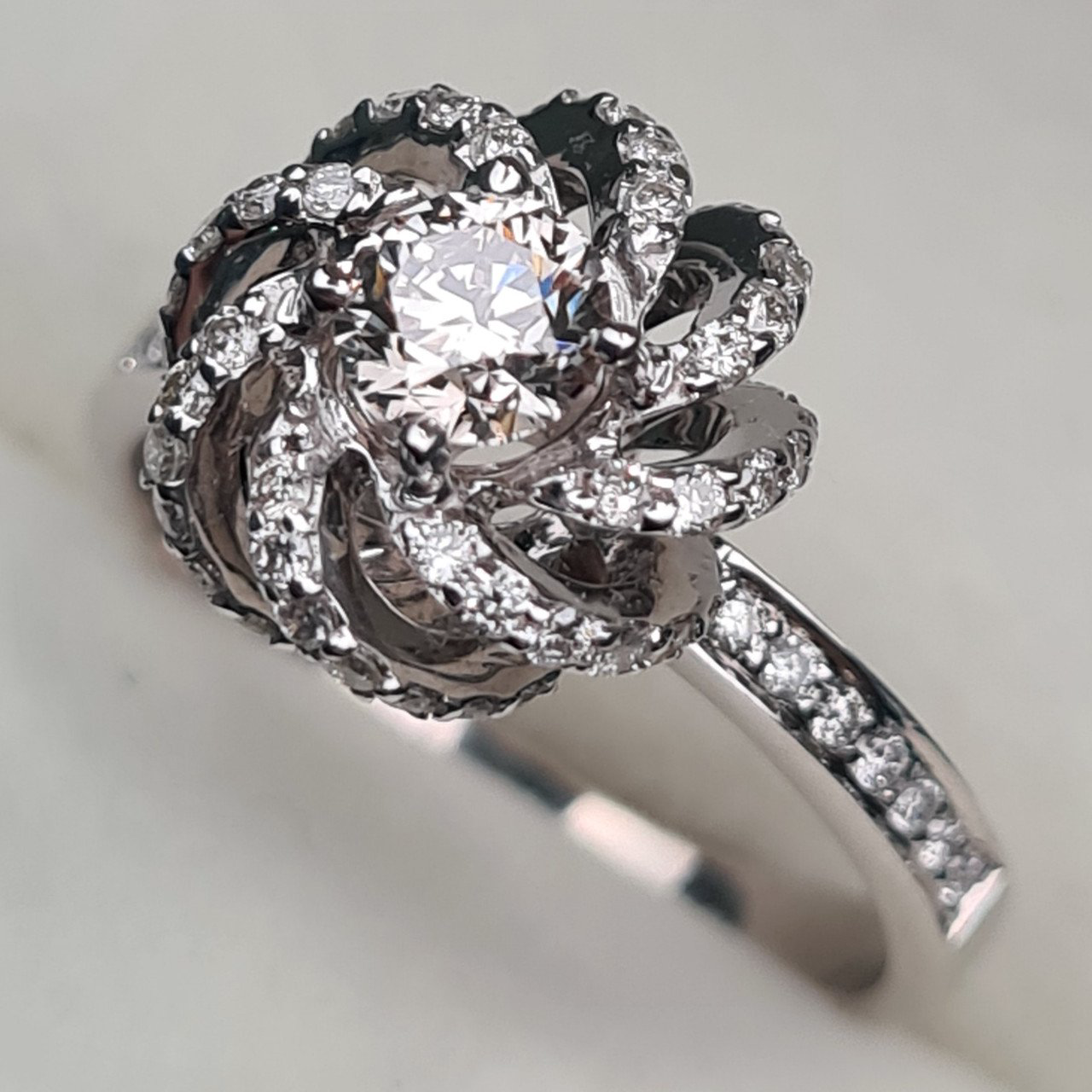 Кольцо Deimantas 95968460 17р 3,55гр 0,80ct. купить,NaN
