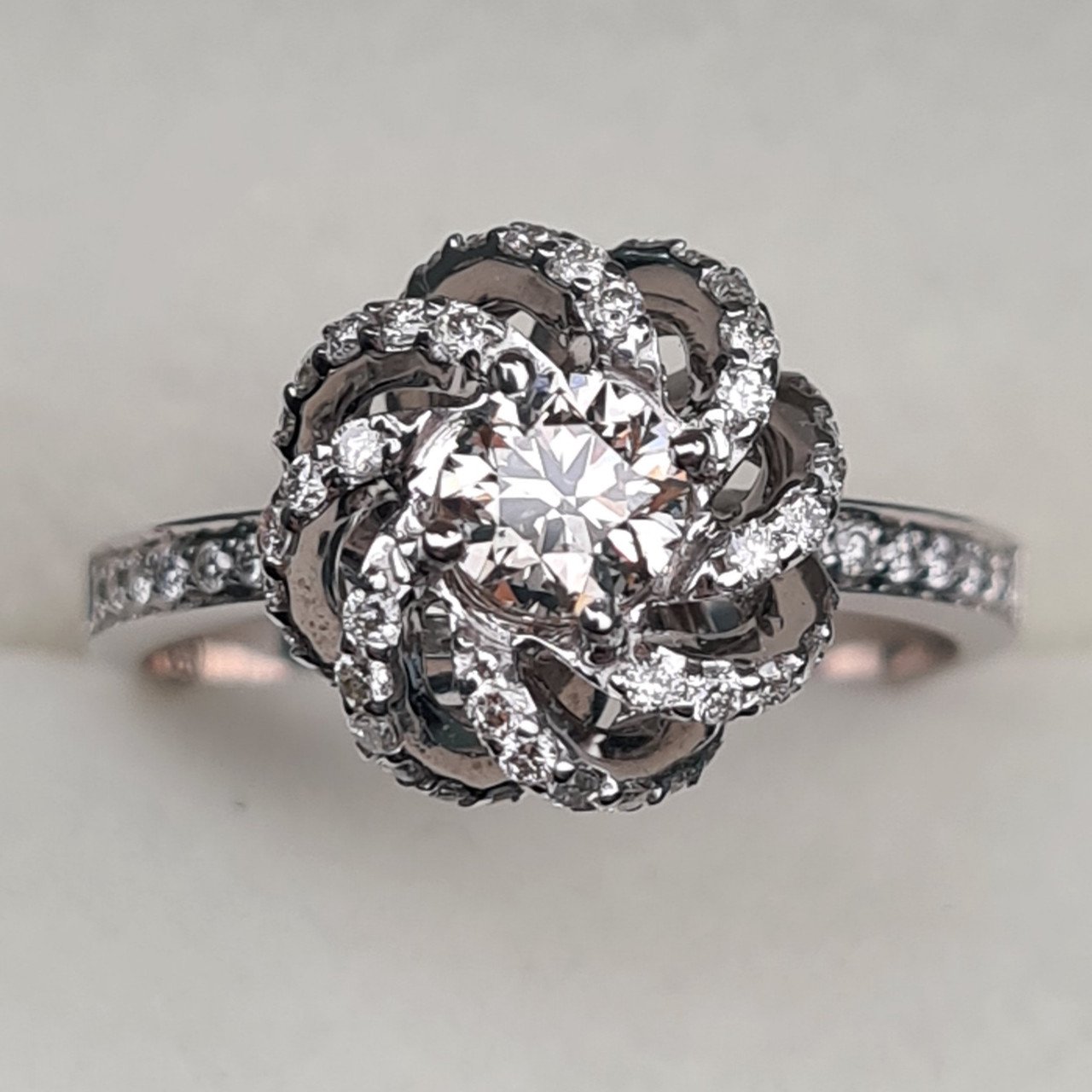 Кольцо Deimantas 95968460 17р 3,55гр 0,80ct. купить,NaN