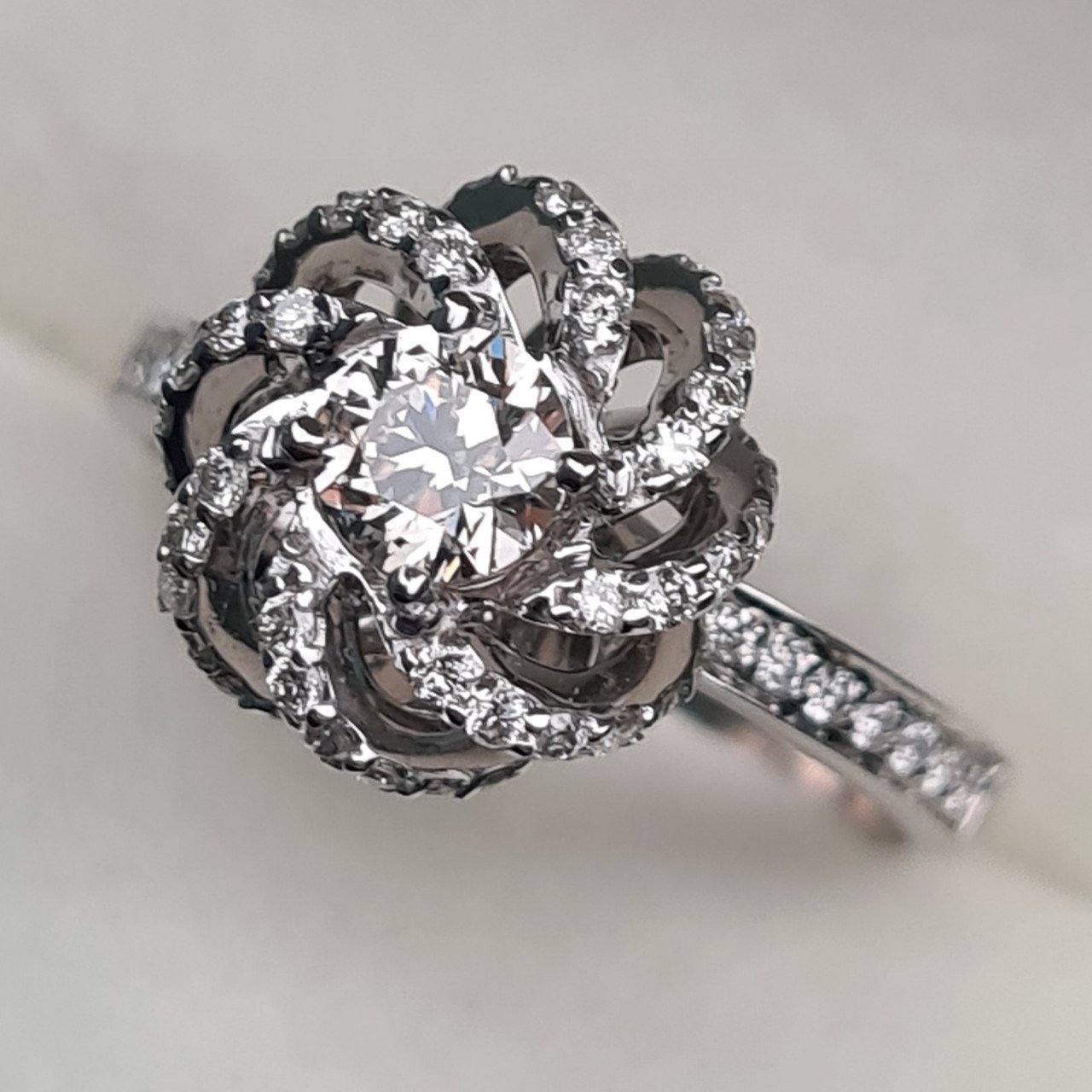Кольцо Deimantas 95968460 17р 3,55гр 0,80ct. купить,NaN